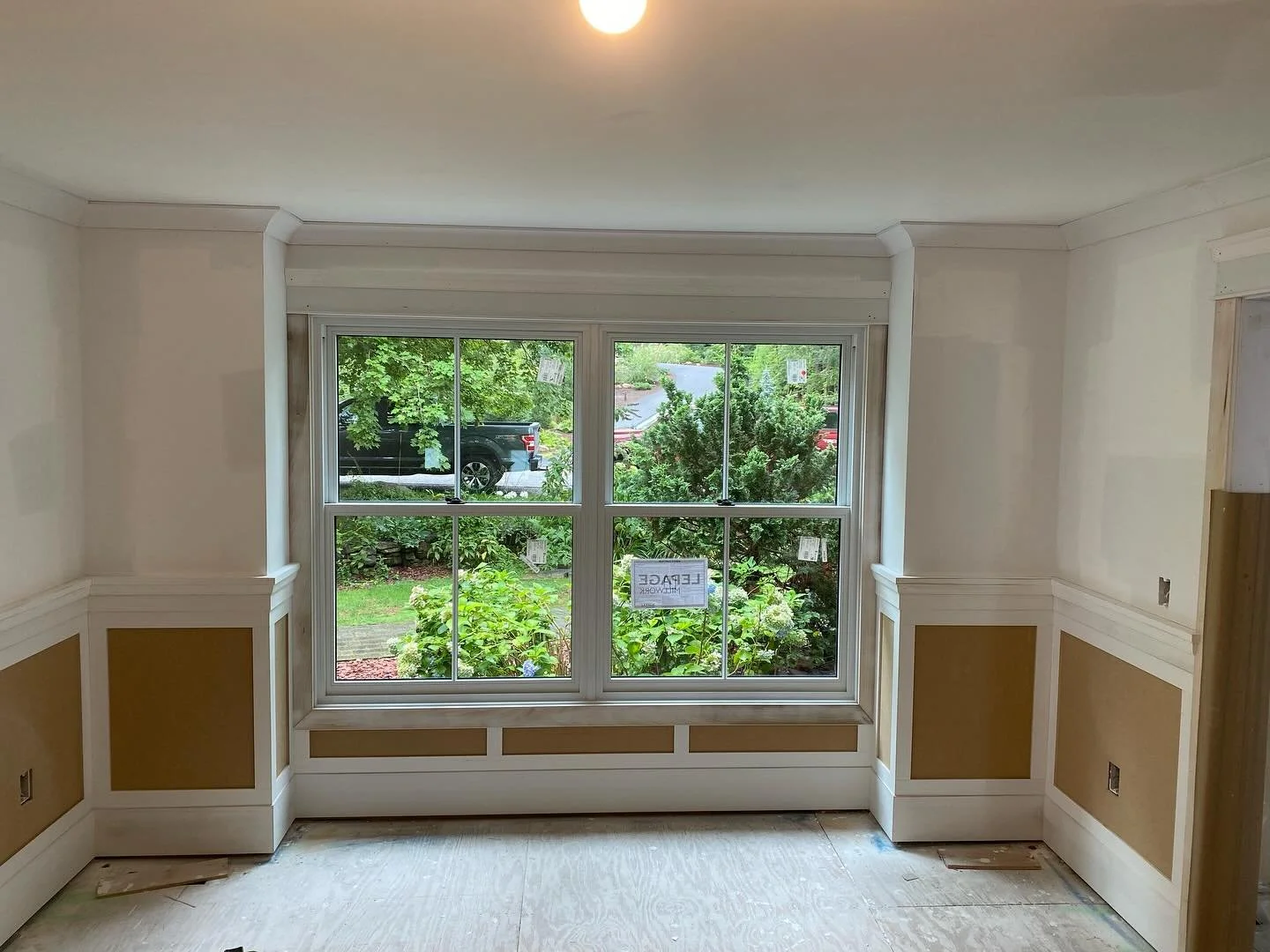 A couple glimpses of the wainscoting and trim details in a @lighthouse_contracting_group remodel currently underway!  Ready to be prepped for paint. I love getting to install trim with a lot of detail! 

.
.
.
.
.
.
#finishcarpentry #wainscoting #tri