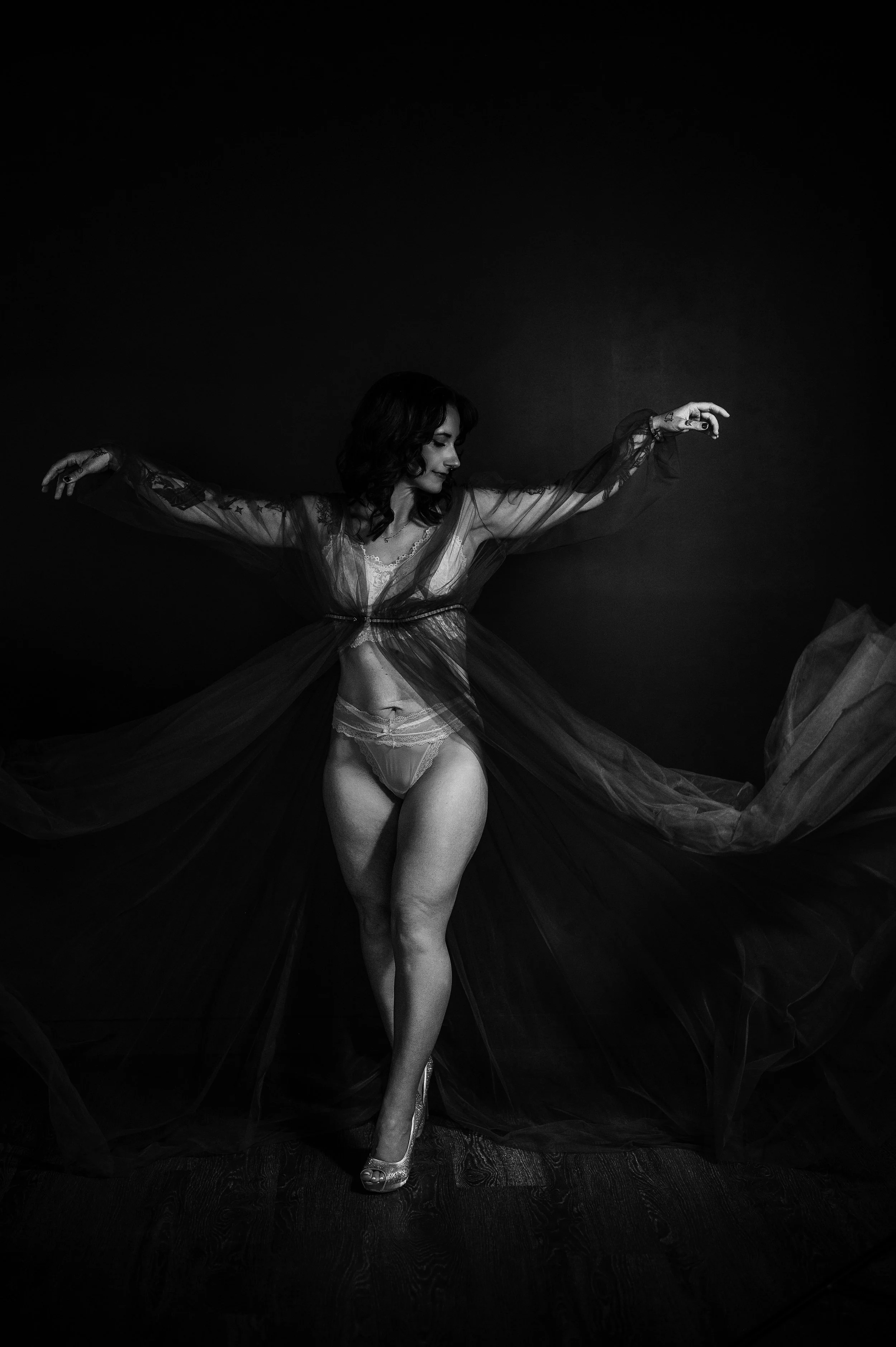 Modern glamour shots. Boudoir photographer. Beauty photographer. Professional hair and makeup