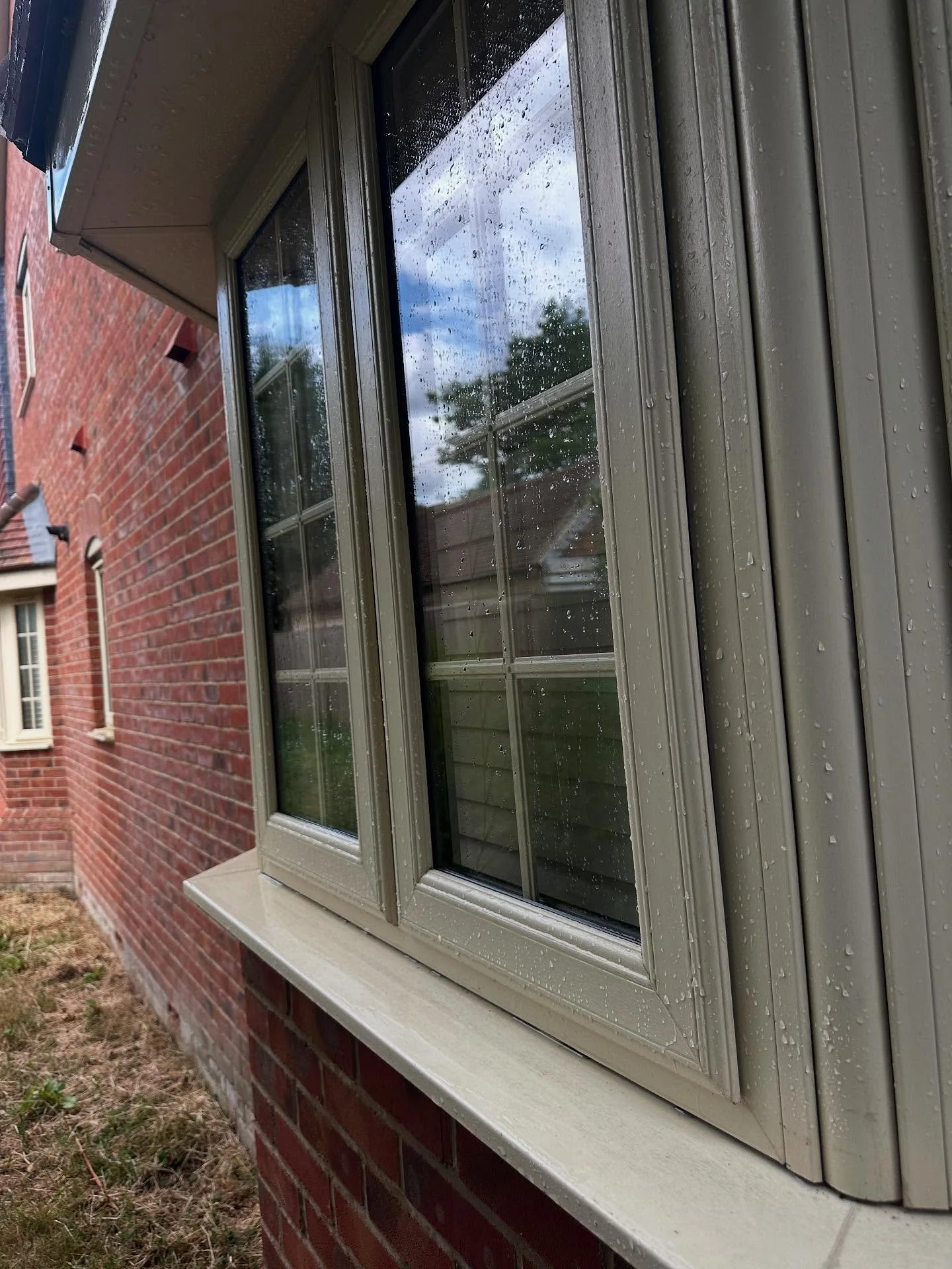 Swipe for the before &gt; 
In need of a regular window cleaner? We offer 4 or 8 weekly. Get in touch today for a free quote 🏡✅