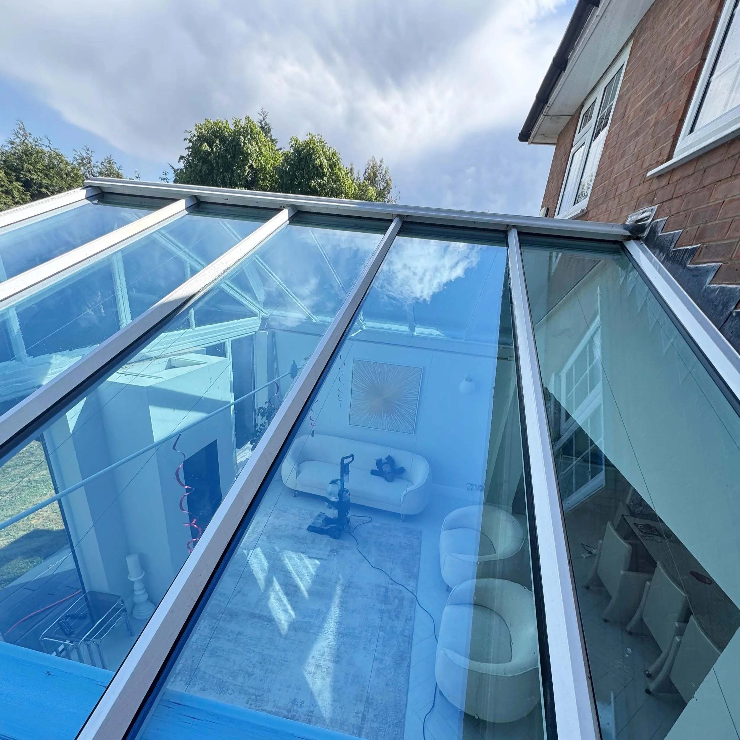 Conservatory roof clean in Northwood today 🧼 Need your conservatory cleaned? Get in touch today for a free quote ✅ 

07710974427 📞 

No minimum spend for conservatory roofs. 
#northwood #conservatorycleaning #cleaningasmr