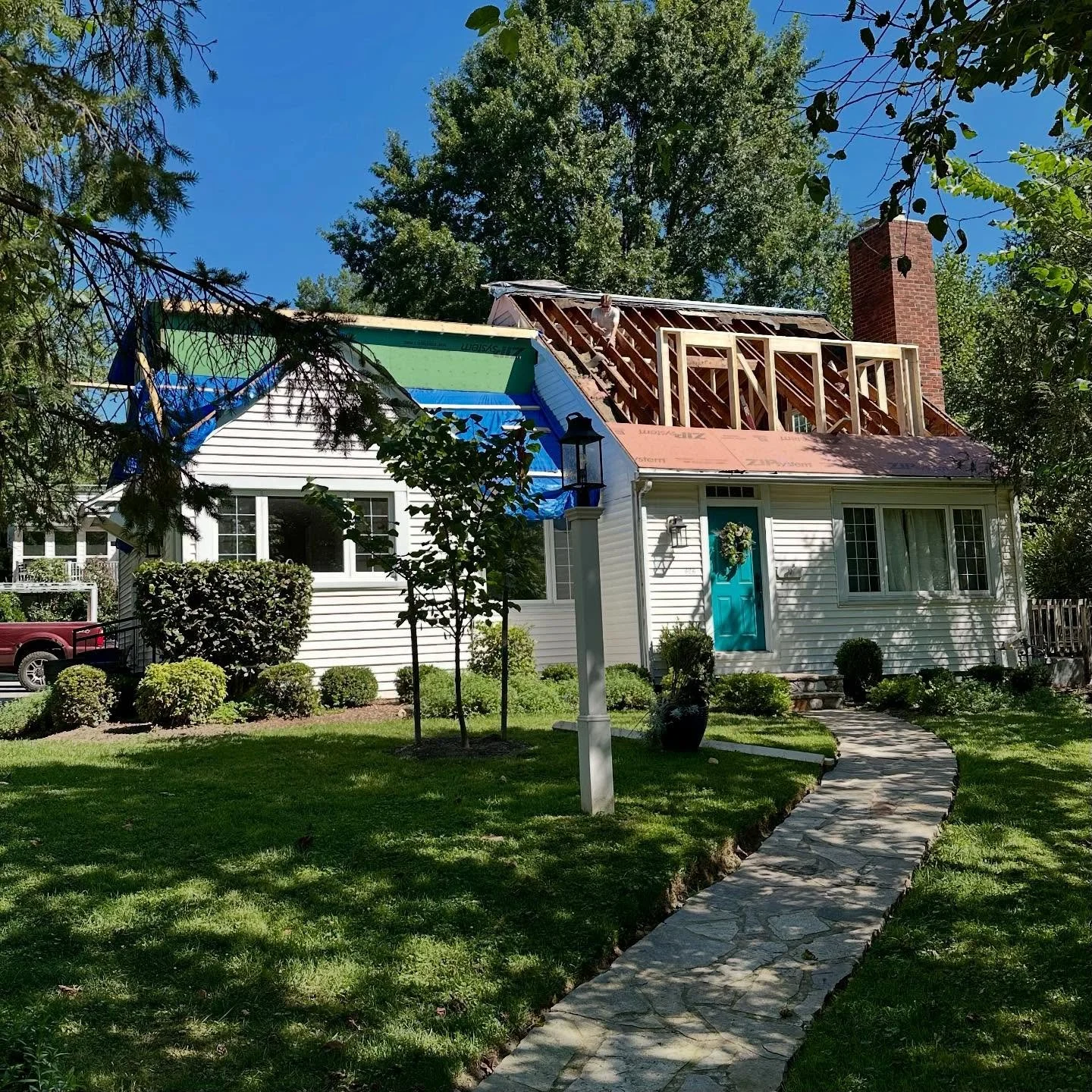 It&rsquo;s a good day when you see progress on one of your projects! This Cape Cod style house is gaining a lot of space, all while staying within the original footprint of the house, and staying true to its architectural aesthetic. 
@battonbuildersi