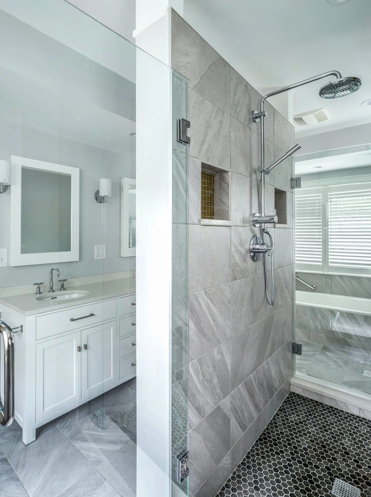 NORTH ROLAND PARK MASTER SUITE