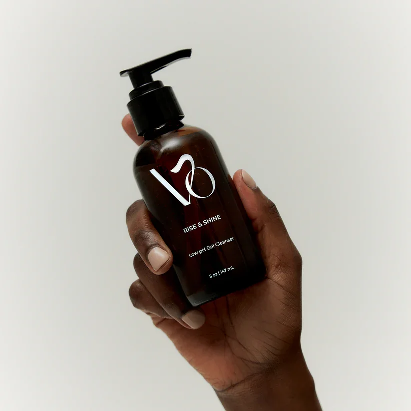 Rise_Shine-GelCleanser_Model_03.webp