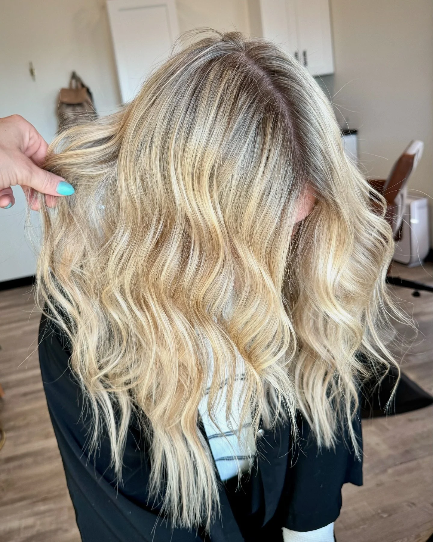I don’t know about you, but one row of IBE® & a custom blonde sesh is at the top of my Christmas list 🤩🎄
#bozemanhairstylist #bozemanhairsalon #bozemanstylist #bozemanextensions #hairextensionsspecialist #haircolorgoals #haircolortre