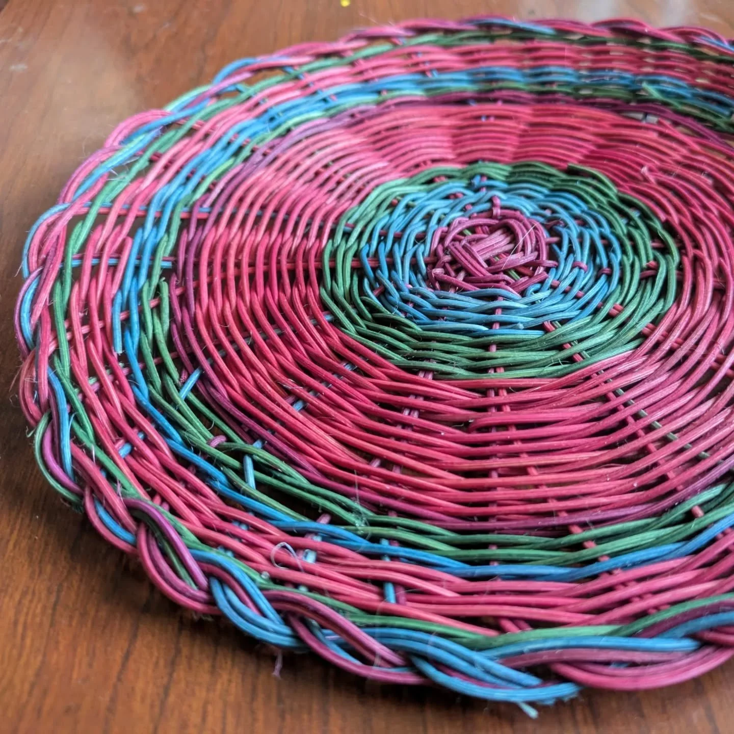 Holiday baskets 🧺
Dearly missing my turtles from @penlandschool this holiday season, know that all the love from my time with you has been refracted and spread to the others in my life that I hold dear 
#basketry #fiberart #reedbasket