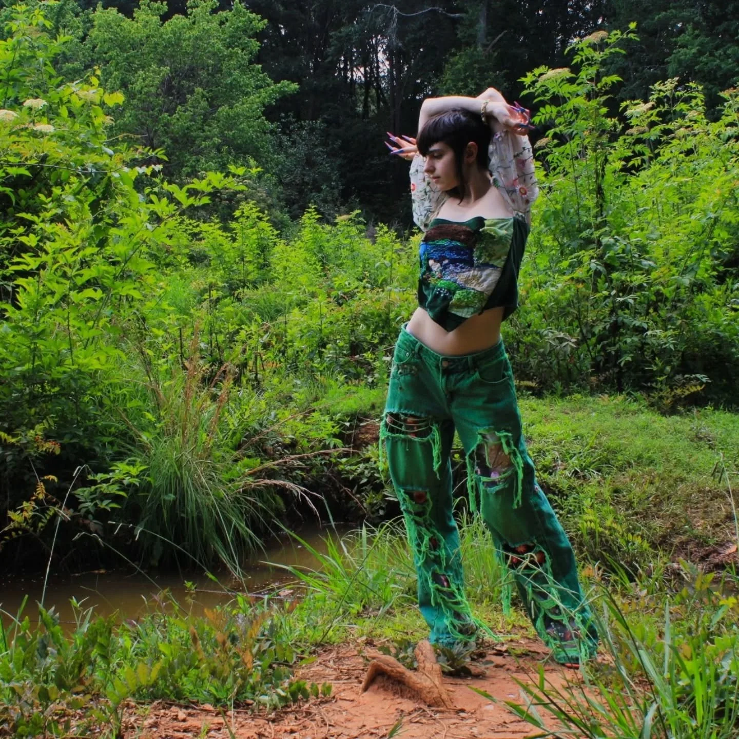 "Wild Garden" jeans made by me 💚🪷🌸🌱
Available for sale, DM to purchase, they will also be listed for sale on my depop. 
Styled with my "Ophelia Bodice", both items can be purchased together for the full look. 🫶🪡
Photos by @s
