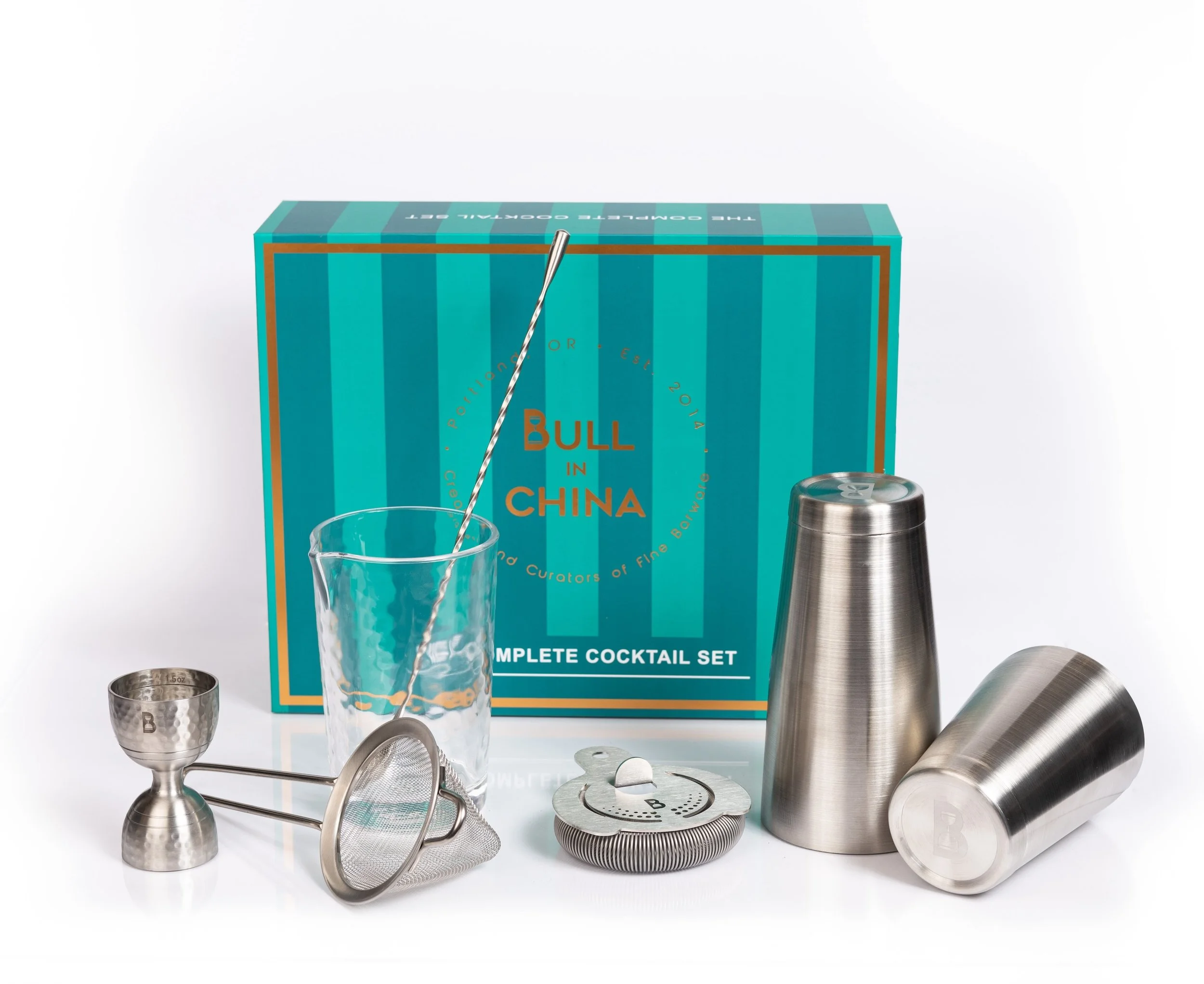 Complete Cocktail Set in front of box - Silver.jpg