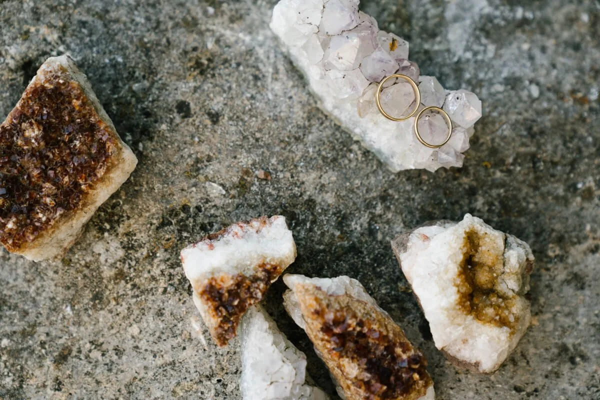 Photo of wedding rings with amethyst stone