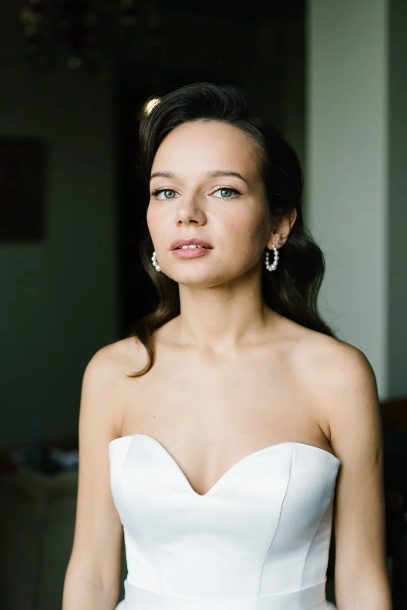 Portrait of a bride during her wedding morning in Munich