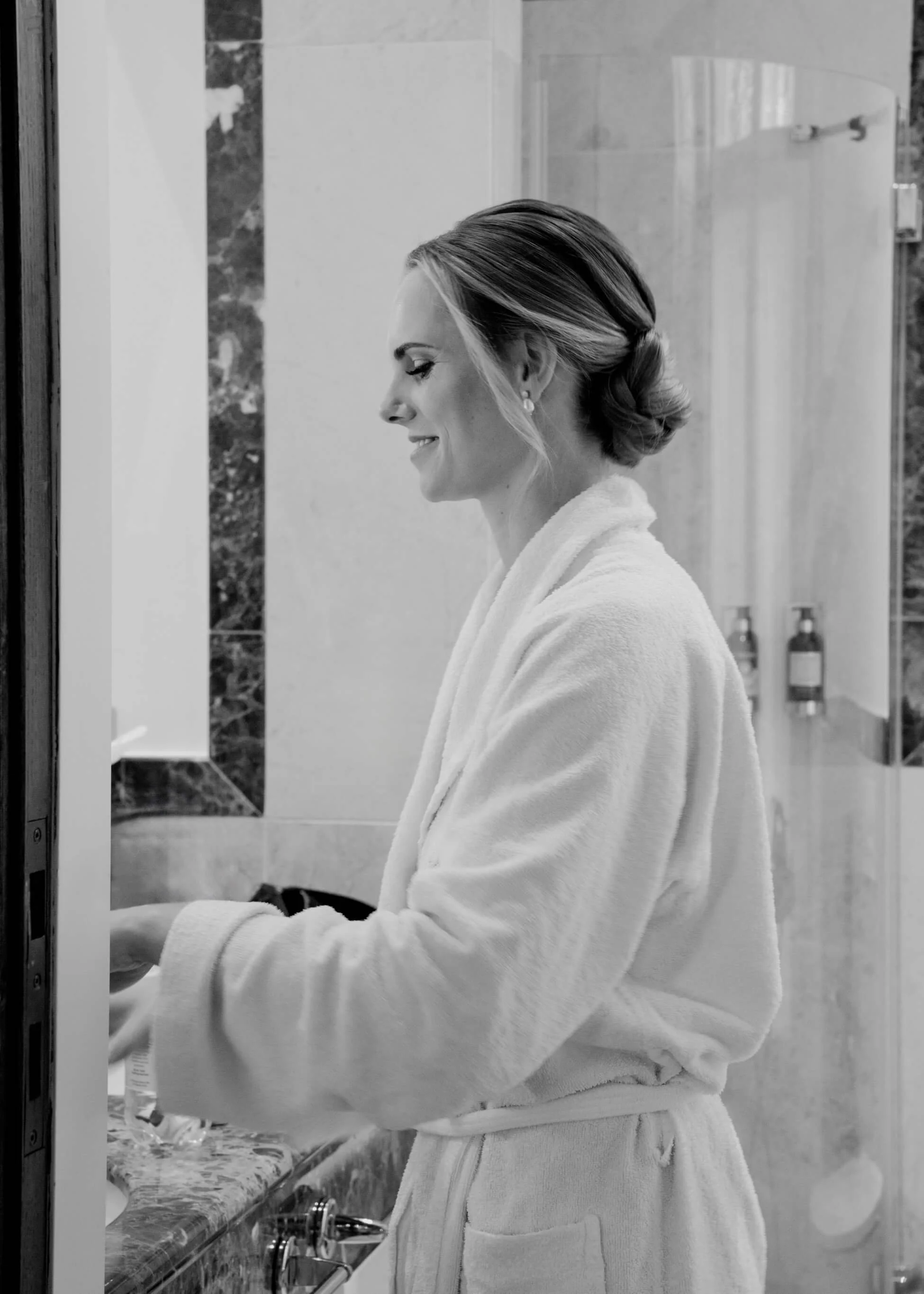 bride is getting ready in Villa Rothschild