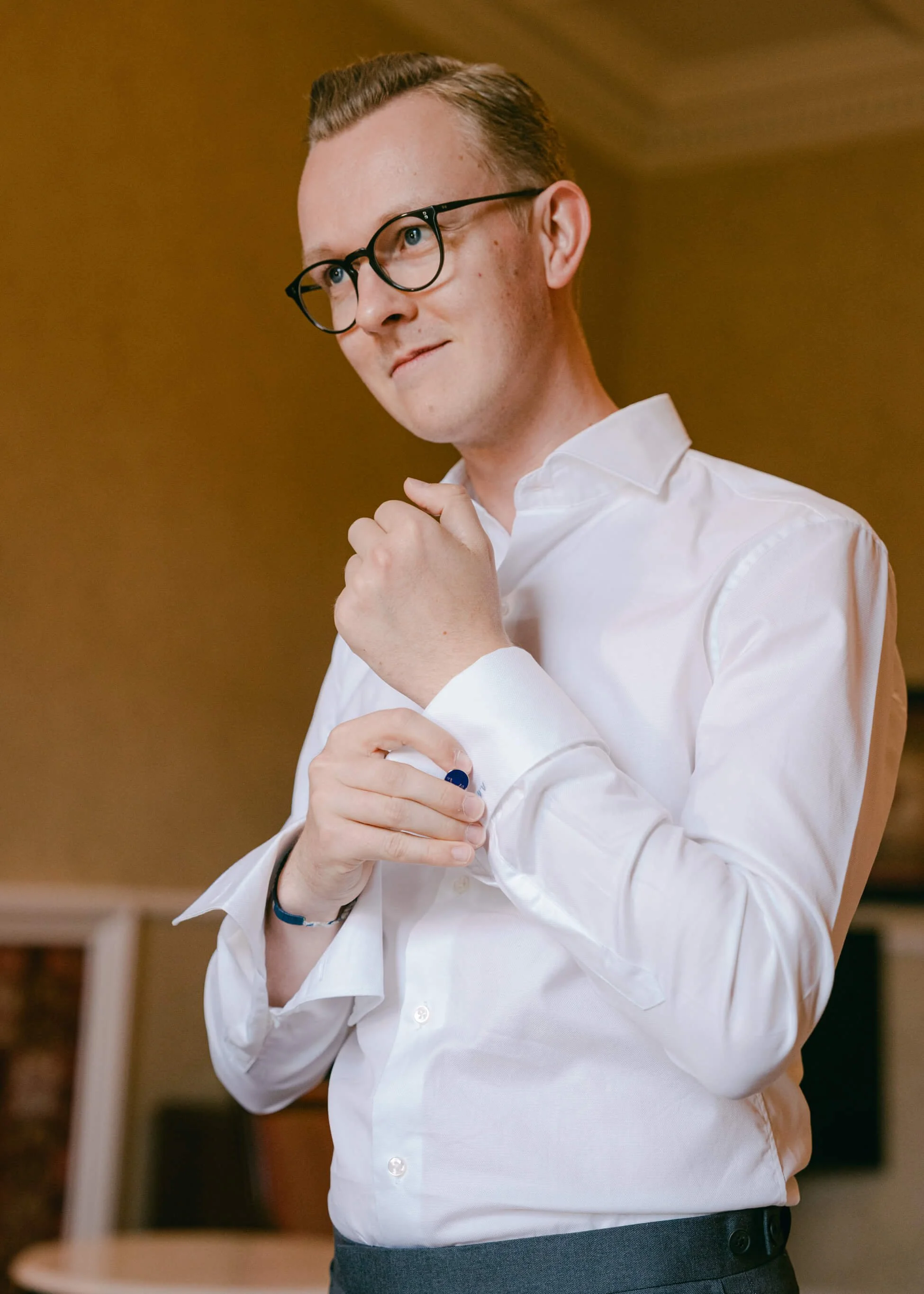 Groom is getting ready in Villa Rothschild