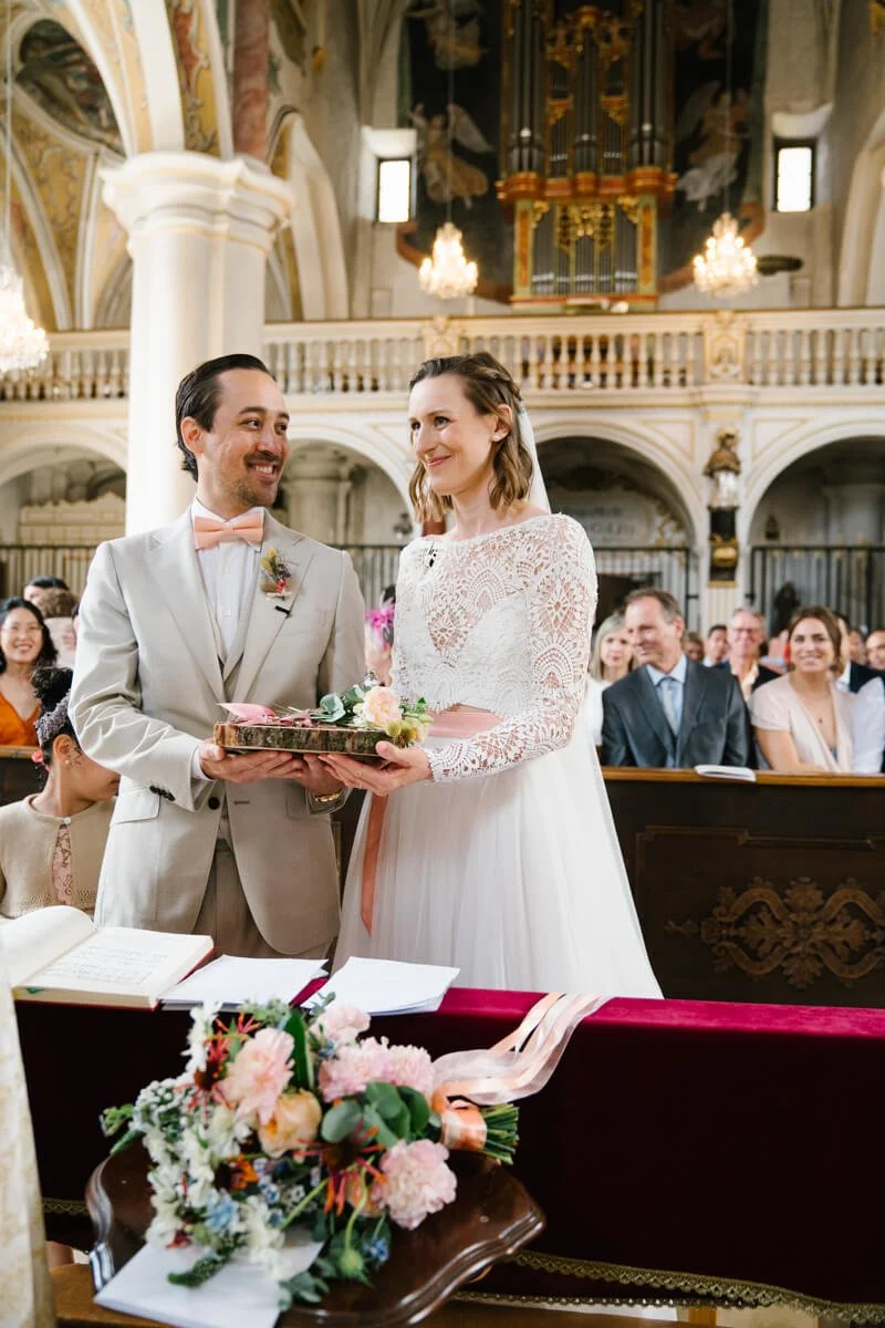 wedding couple is exchanging rings during church wedding in Munich
