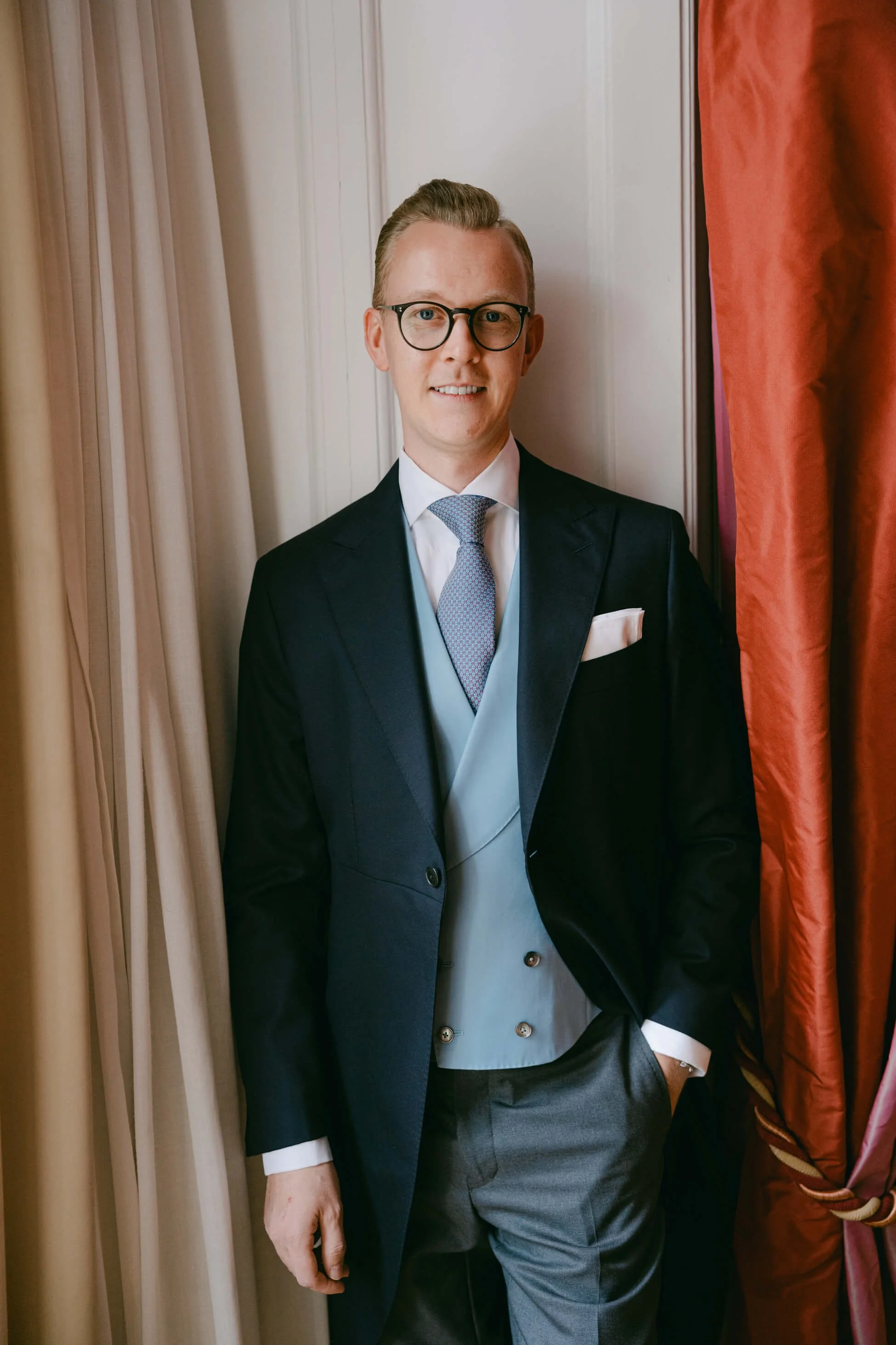 Portrait of the groom in Villa Rothschild