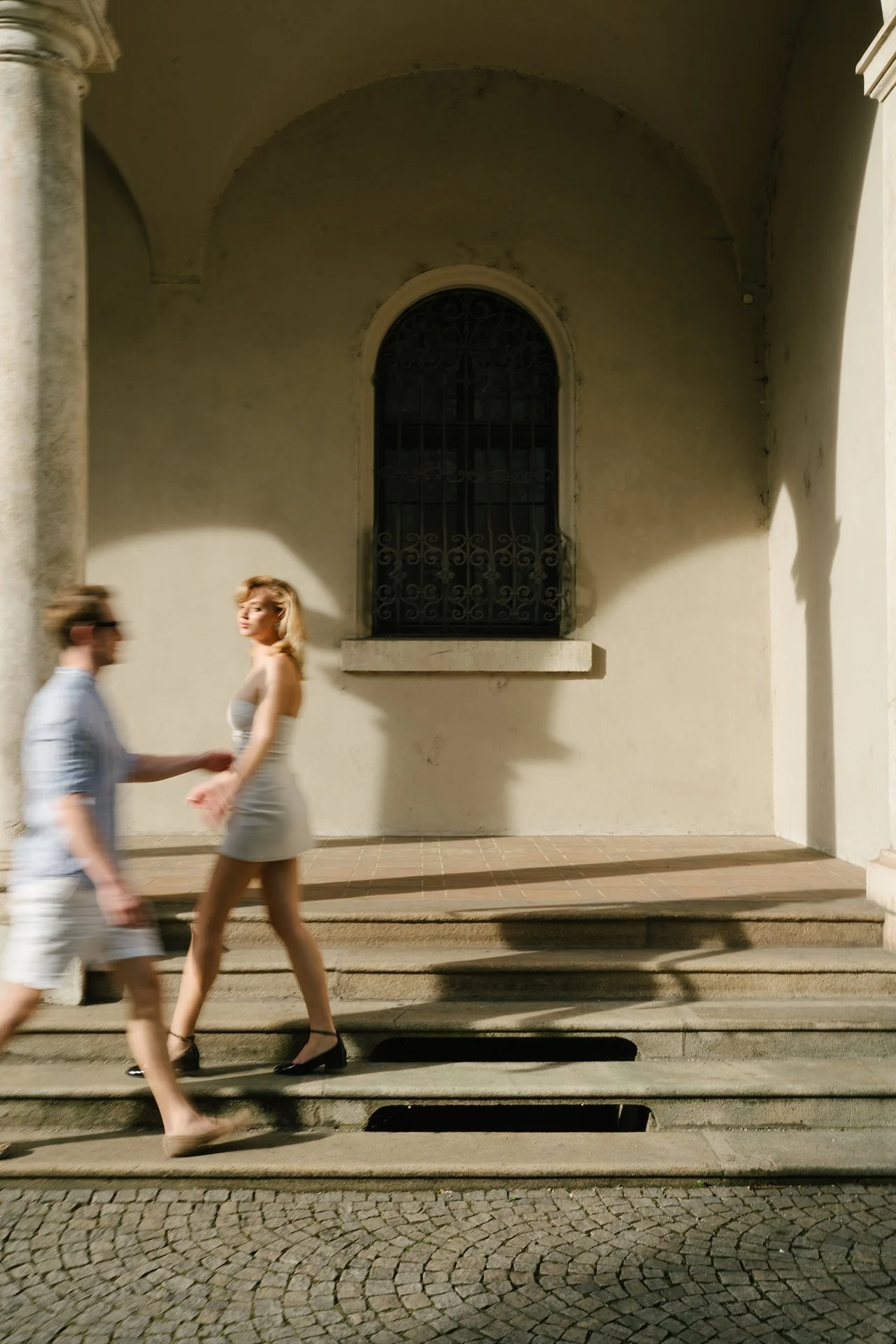 arty posing for couple photo session in Munich