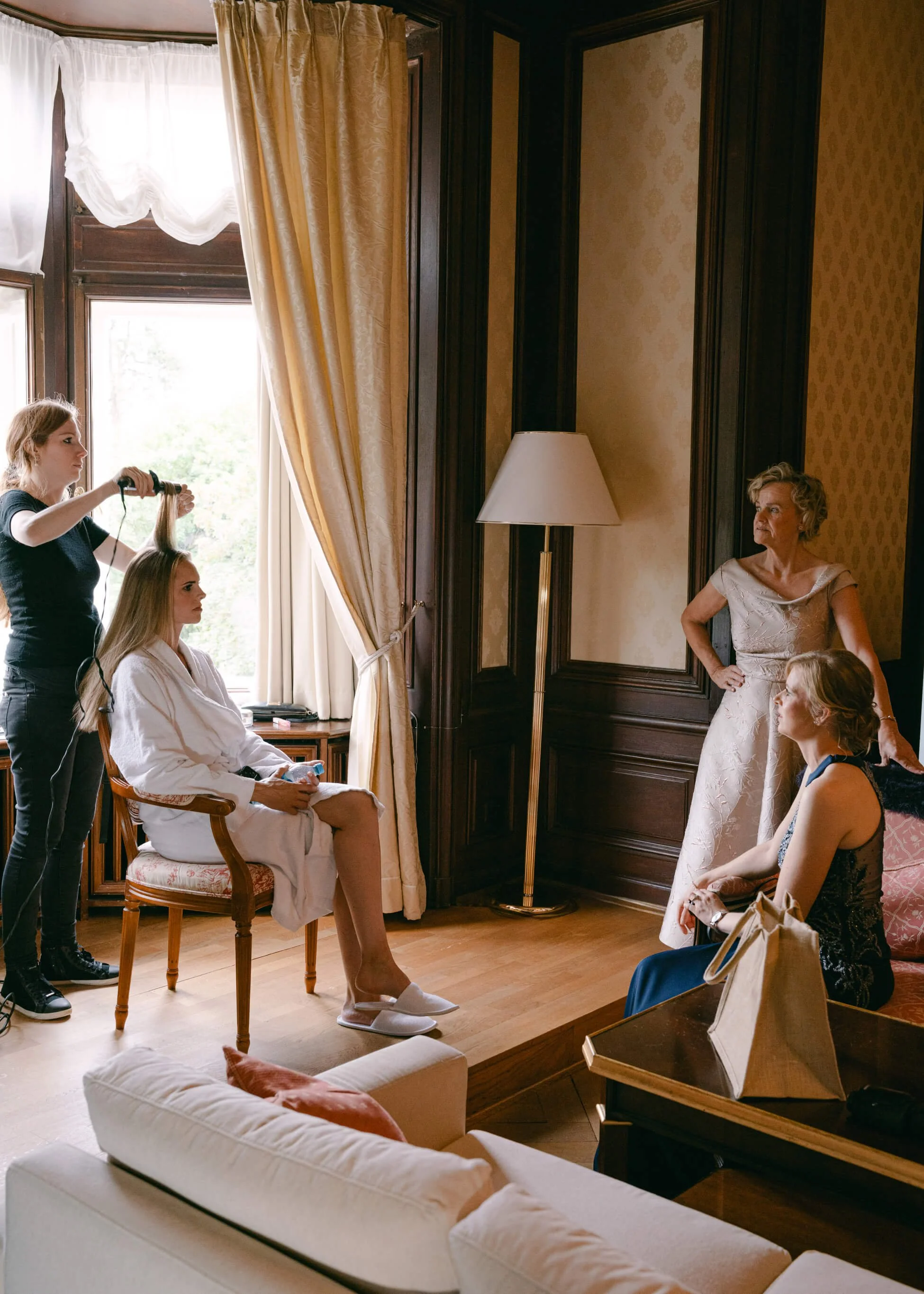 bride is getting ready in Villa Rothschild together with her family