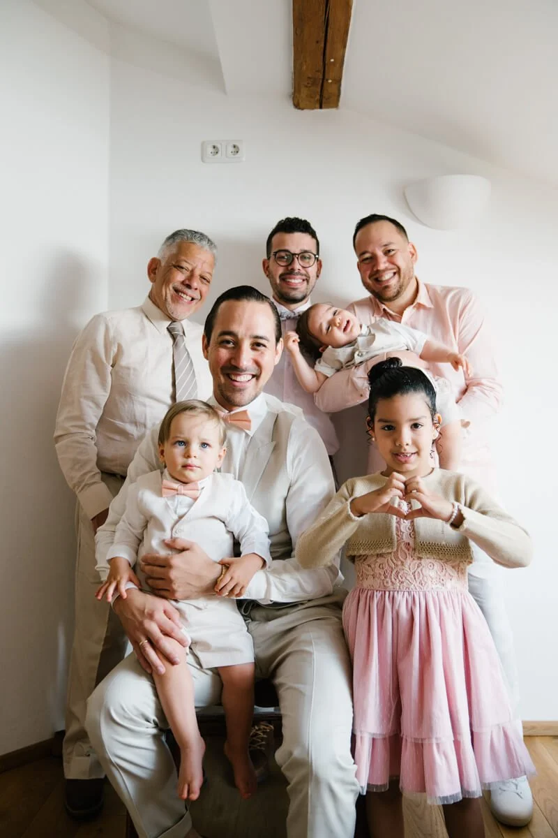 Wedding photography in Munich of one family together in pale peach pink outfits during the wedding morning