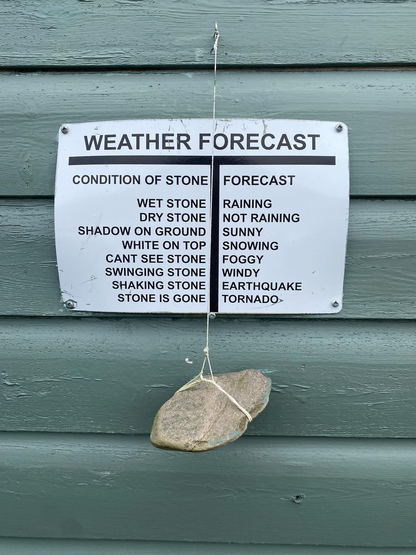 It&rsquo;s a dry stone day in Glenelg! ☀️ Our happy guests are heading out along Bernera beach to get coffee ☕️ and cake 🍰 at the Shore Station cafe and watch for wildlife 🦭 🦅 from the @glenelgskyeferry where this timeless forecasting system alway