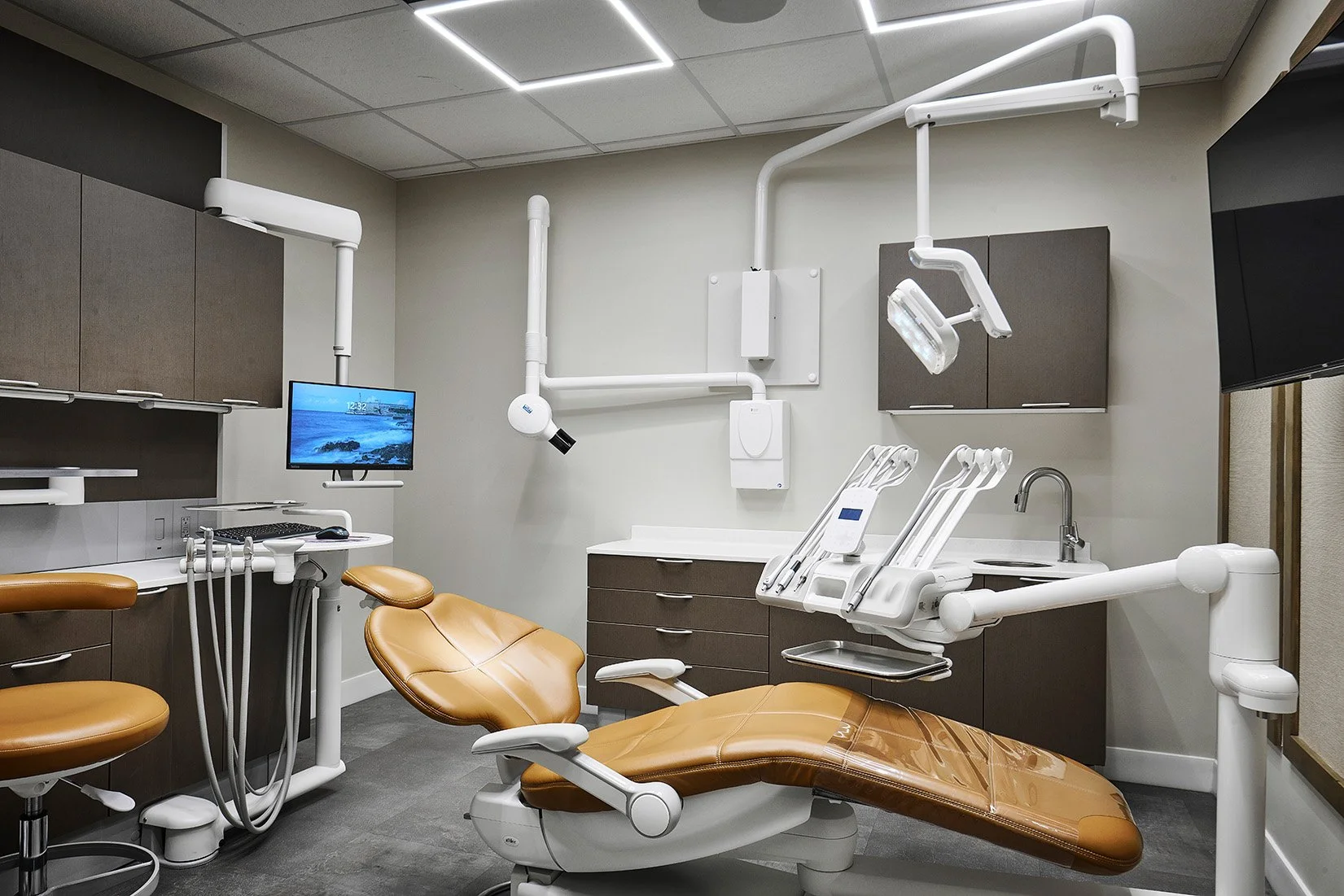 24043 - Moss St Dental30829 copy.jpg