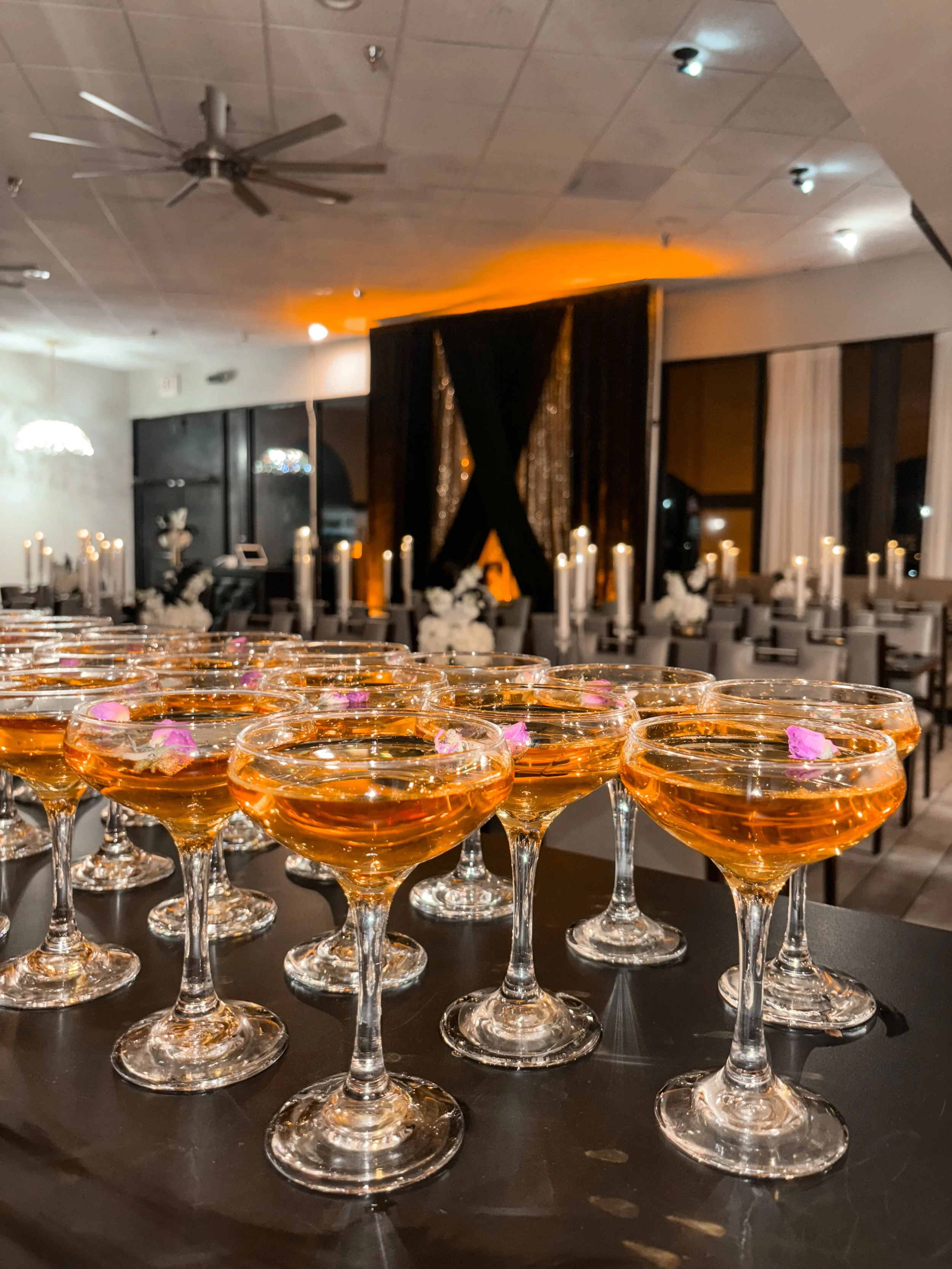 Welcome drinks displayed in a restaurant party in Orlando mobile bar with their garnish