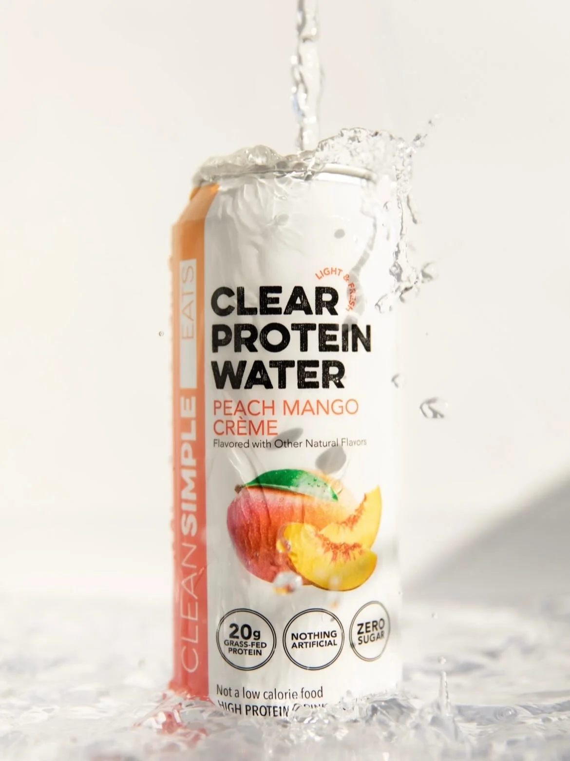 I love me some crisp pours, fresh fruit, and a splash of refreshingly intentional branding 💁🏼&zwj;♀️
.
This simple but fun studio session with a bunch of my favorite drinks had me dreaming of warm summer days by the pool! Those water shots though