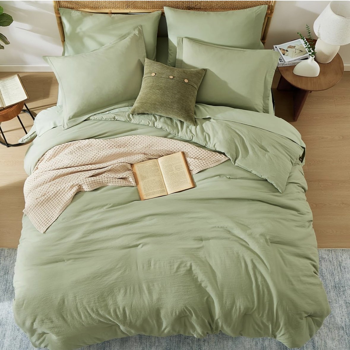 WRENSONGE Queen Comforter Set - 7 Pieces Sage Green Soft Bed in a Bag Queen with Fitted Sheet, Flat Sheet, 2 Pillow Shams, and 2 Pillowcases- Warm Bedding Sets Queen for All Season
