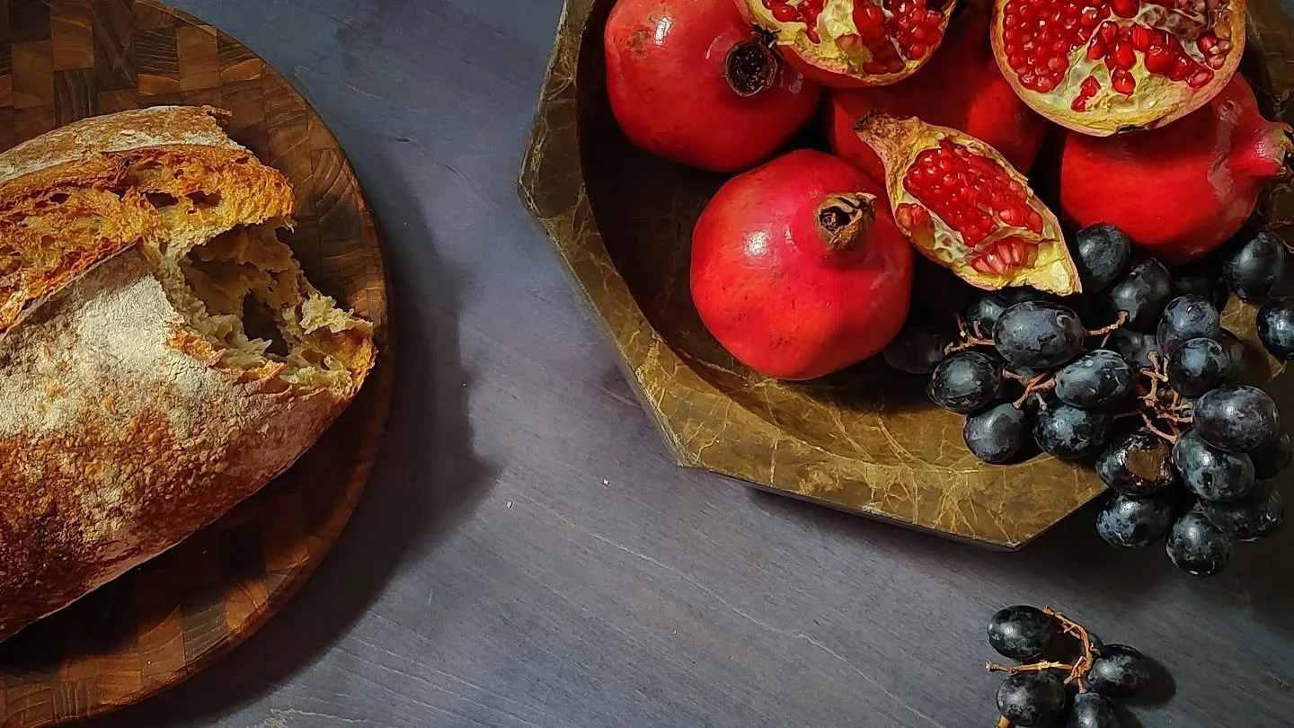 We had fun recreating a Dutch still life vignette on this dinner table 🔵🔴🟤 Feat. the 'Acre' trestle dining table in 'Sky Blue' maple by @oandgstudio.
.
.
.
#mercuriodesignstudio #oandg #interiordesign #interiors #interiors123 #custom #diningtable 
