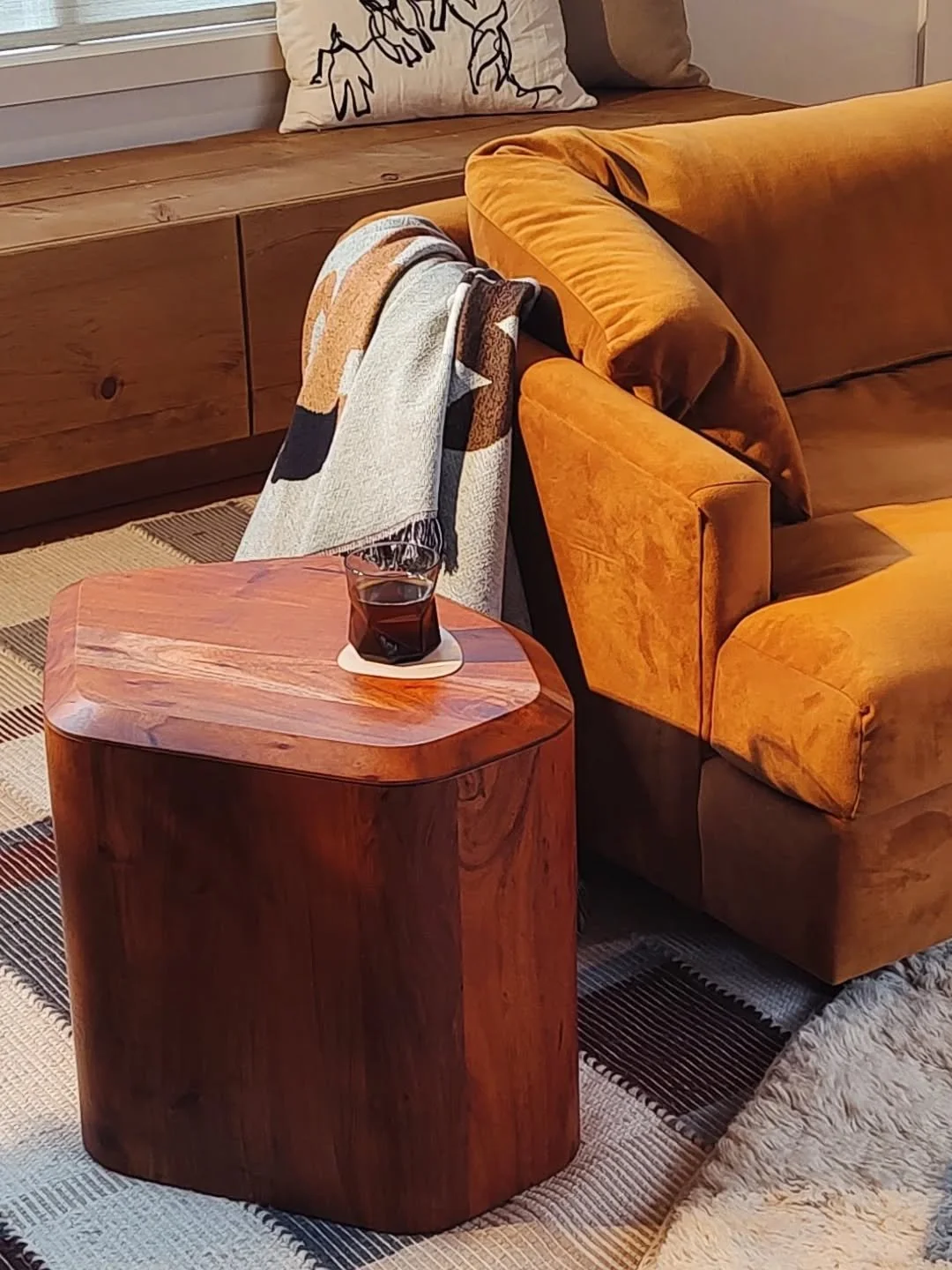 #mercuriodesignstudio #interiordesign #interiors #interiors123 #livingroominspiration #luxurylifestyle #highendresidential #archilovers #hospitalitydesign #design #interiors #designinspiration #residentialdesign #livingroomgoals #interiordesigner #ar