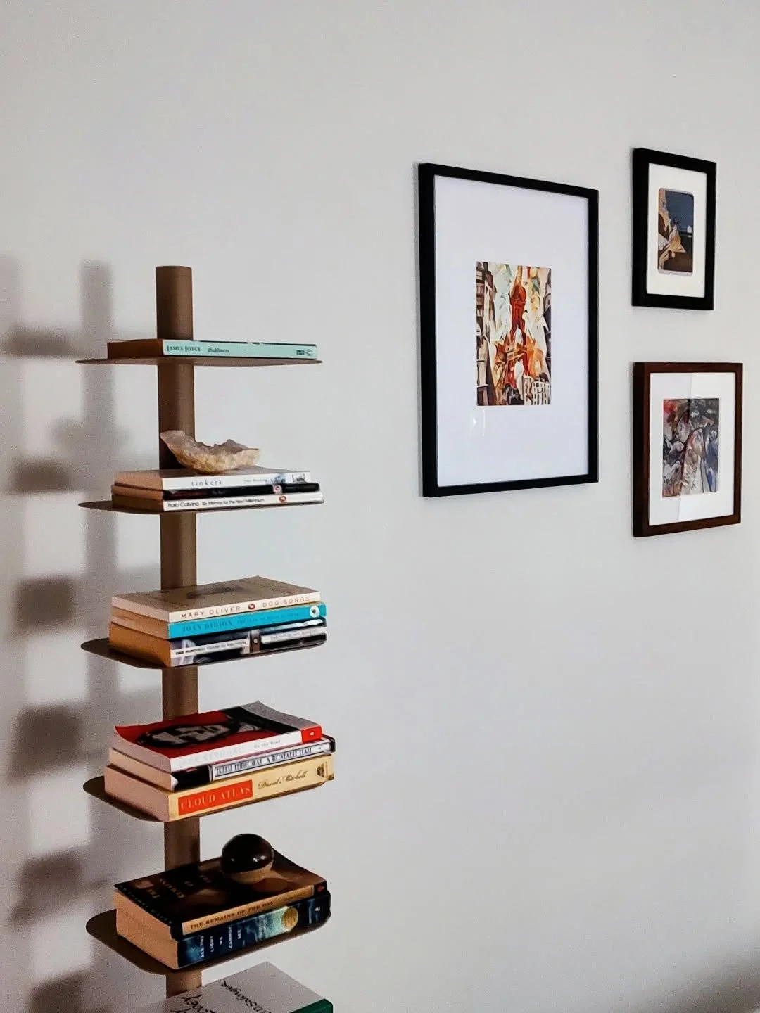 Vignette from yesterday's bedroom install 🟣🟤🔵⚪
.
.
.
.
@mercurio.design.studio #mercuriodesignstudio #dwr #storybookcase #interiordesign #bostondesign #bostondesigner #interiors123 #designdetails #colorpalette #interiordesign #residentialdesign #d