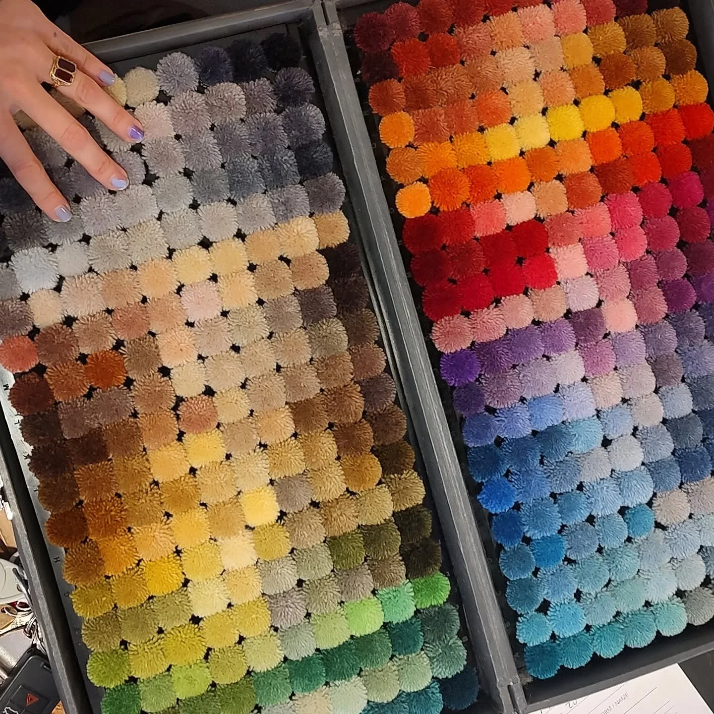 Poms poms and more poms! 🔵🔴⚪⚫🟢🟡🟣 Can't find the right color rug? Make it custom! Did you know that many luxury MFRS allow you to customize the colors of a rug to perfectly match your space? 
.
.
.