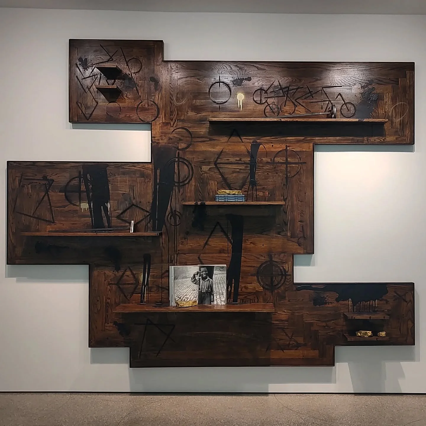 I keep thinking about this amazing mixed media piece from my visit to the Guggenheim this past fall. Rashid Johnson's&nbsp;"Fatherhood as Described by Paul Beatty," 2011.
.
.
#artistappreciation #designinspiration