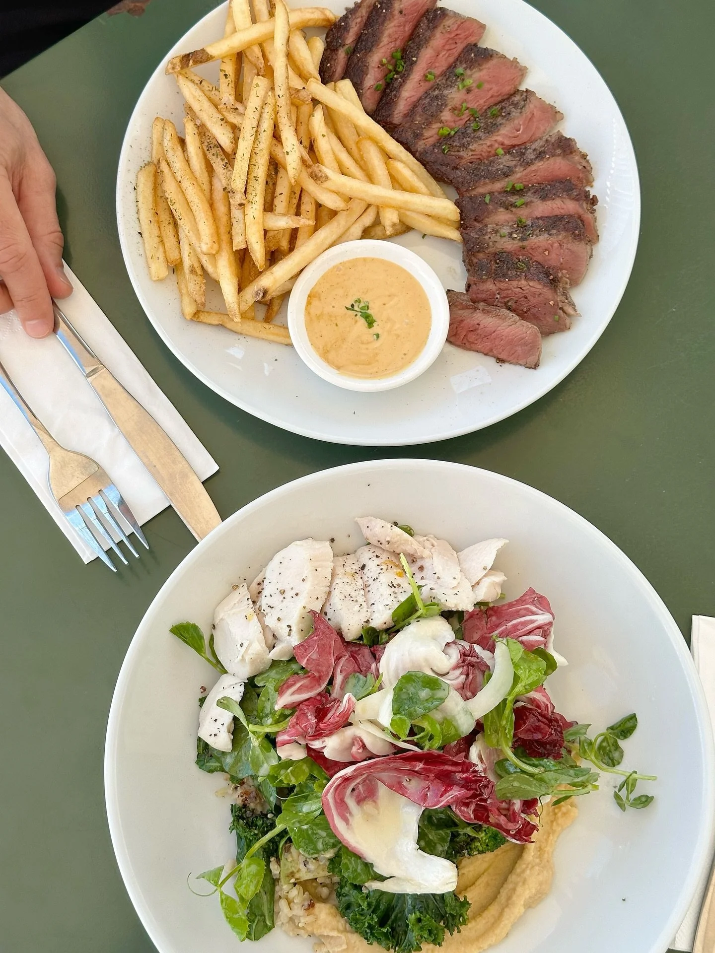 Steak and frites or our nourish bowl &mdash; which one would you choose? 🥩🥗

Monday to Sunday: 7am - 2pm
 
📍45 City Link Drive, Carrara, Gold Coast