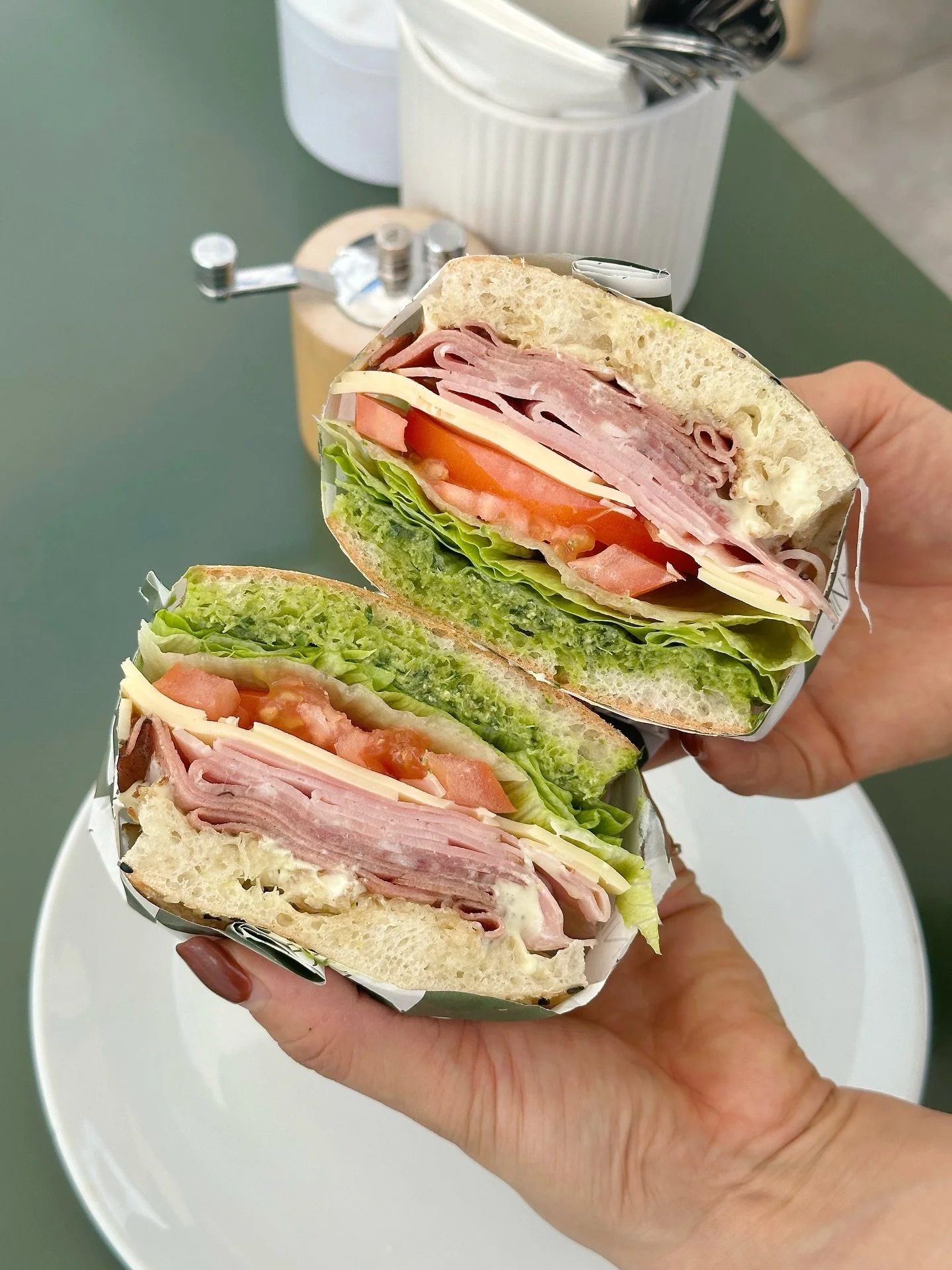 The Junie deli classic &mdash; mortadella, soppresso, salami, provolone, lettuce, tomato, house-made pesto &amp; Dijon mayo 🥪 gf option available!

Monday to Sunday: 7am - 2pm
 
📍45 City Link Drive, Carrara, Gold Coast