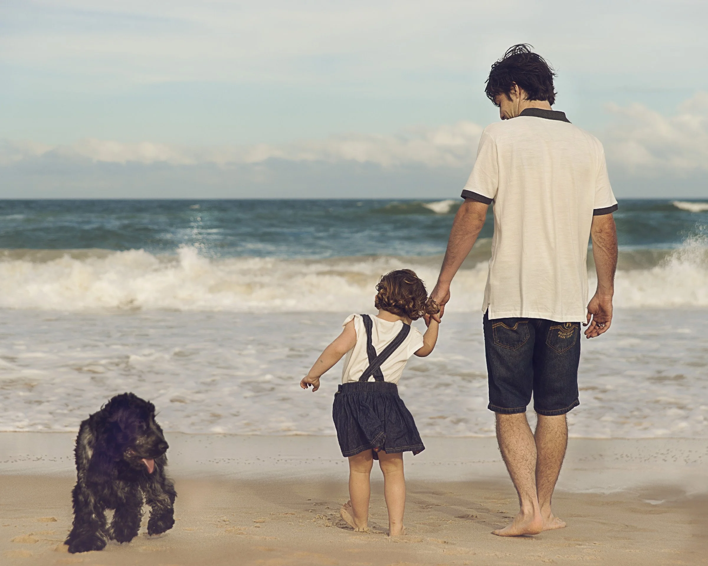 Family beach photoshoot by  Gold Coast pet photographer, Pawtistic Media.