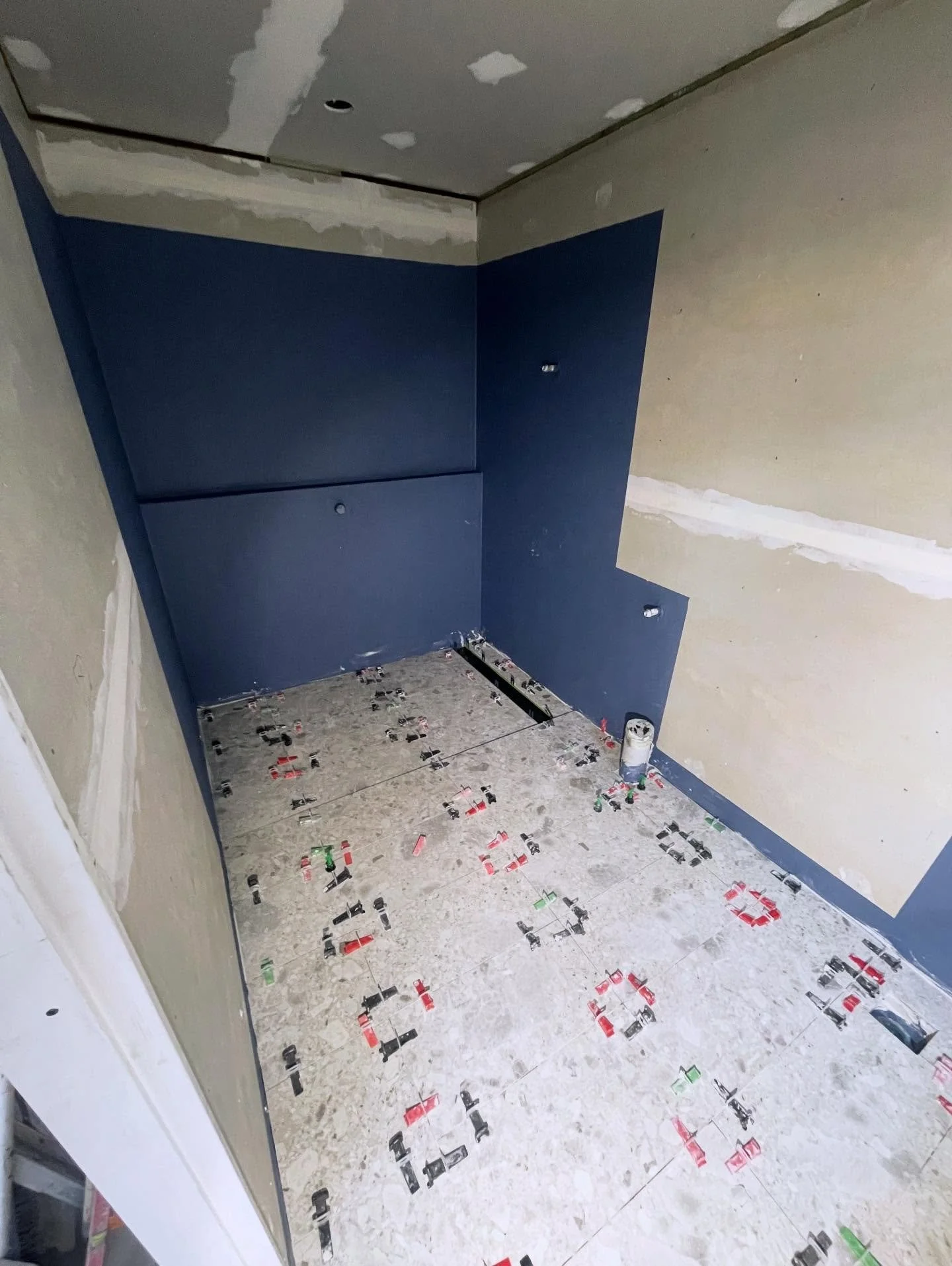 Warners Bay || Update! 

Waterproofing is now complete and so is the floor! Coming along very nicely!