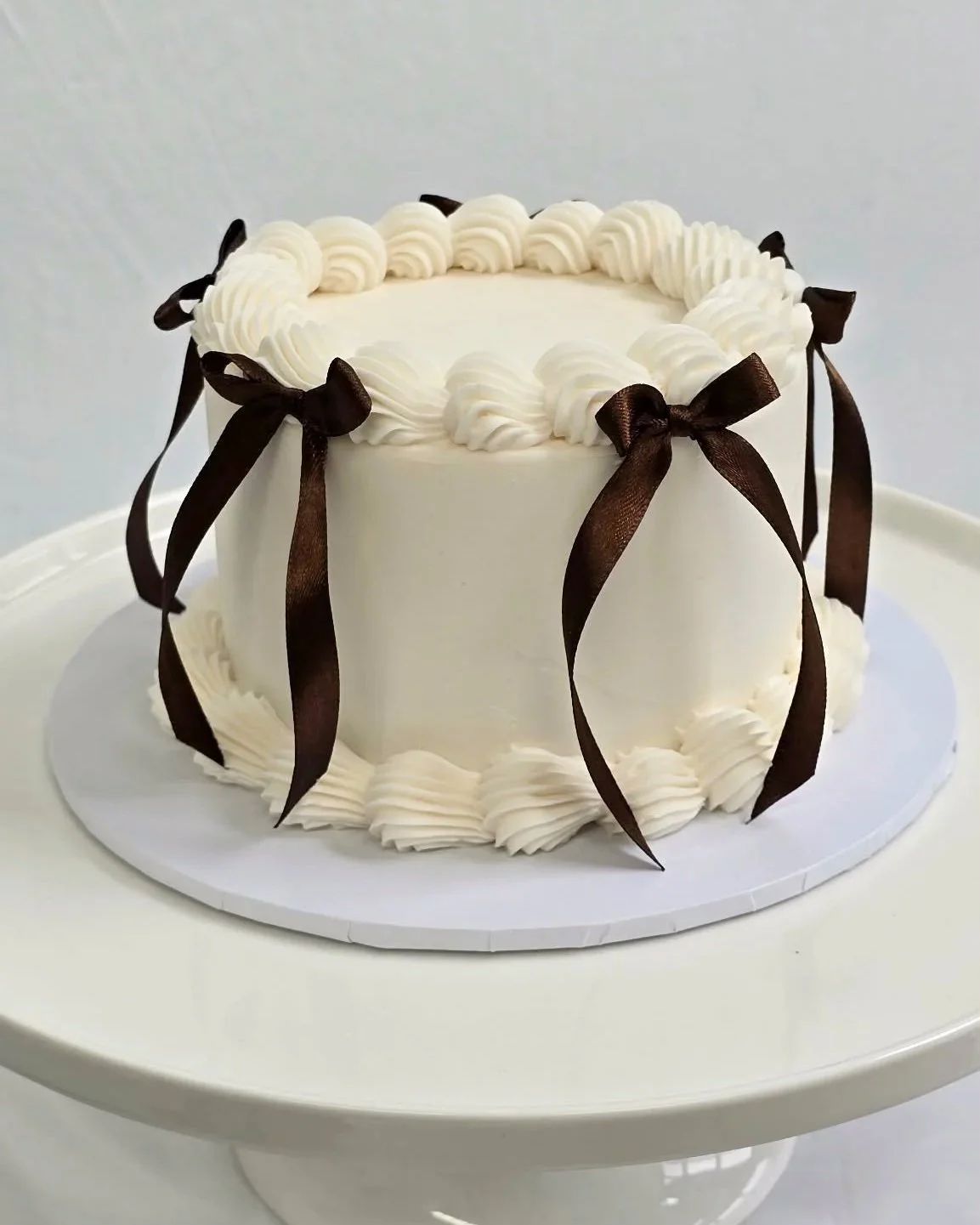 Pretty+Bow+Cake+%28Brown%29.jpg (Copy)