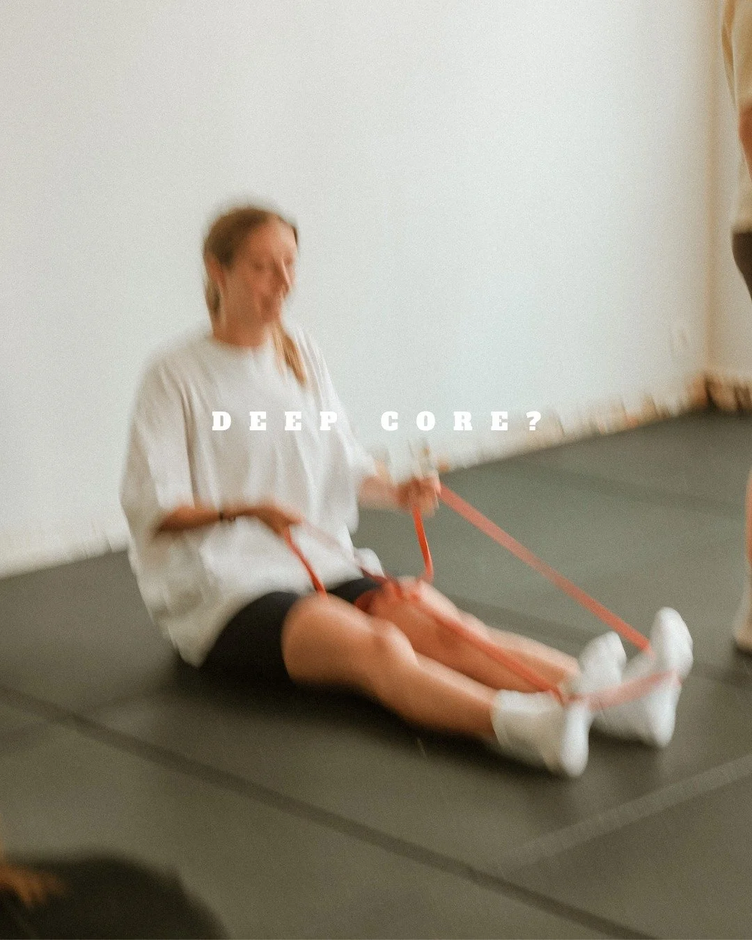 💭 Wat is je deep core eigenlijk?

Hint: het zijn niet alleen je &ldquo;sixpackspieren&rdquo;. 😉

Je deep core bestaat uit:

✨ je dwarse buikspieren (je natuurlijke korset)
✨ je bekkenbodem (ondersteuning van binnenuit)
✨ je middenrif (ademhaling = 