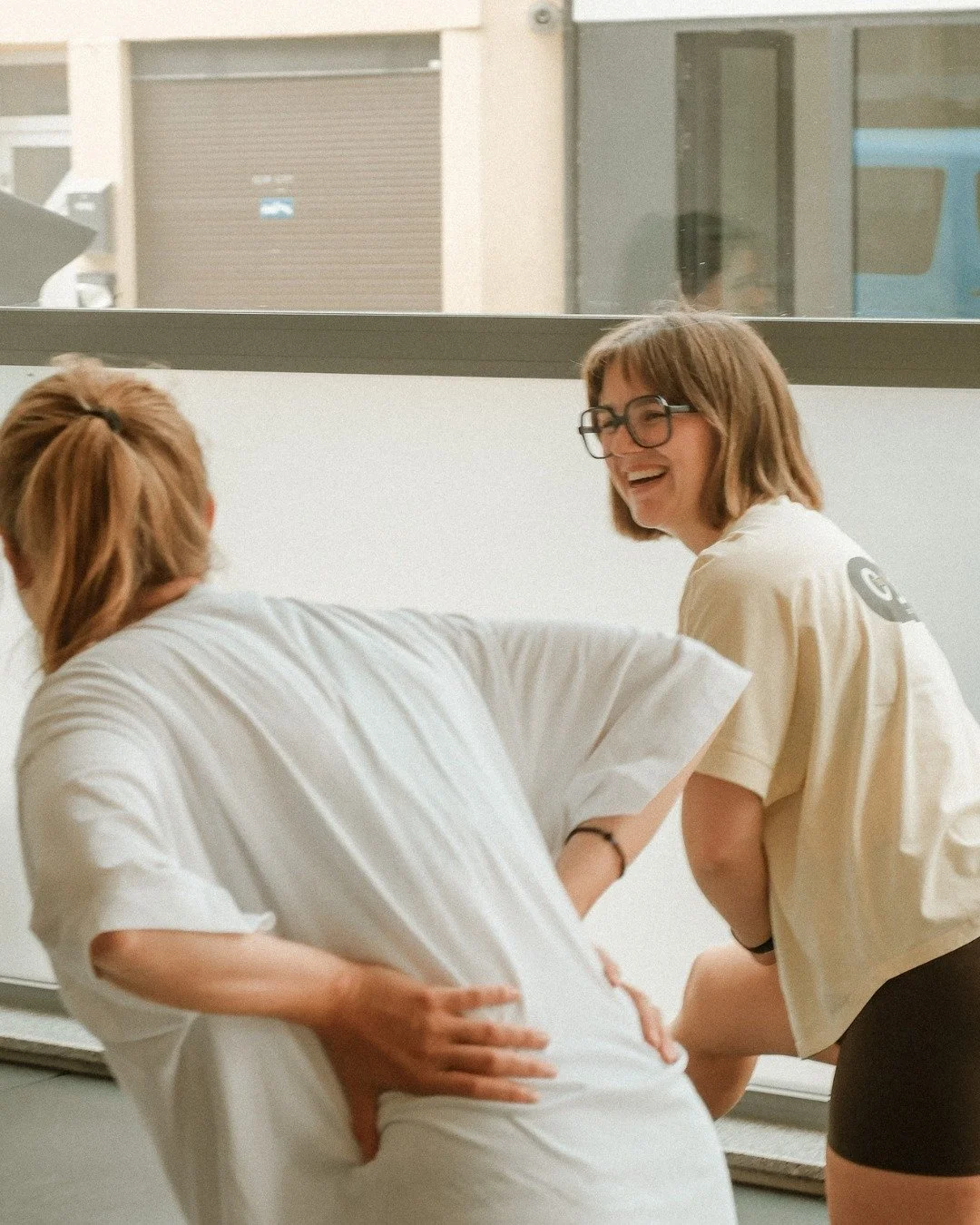 🔥 What we would tell you if we weren&rsquo;t afraid to hurt your feelings 

1. Je denkt dat je &ldquo;rustig moet aandoen&rdquo;, maar je hebt eigenlijk spierkracht nodig.
Rustig doen is prima, maar het lost je klachten niet op.
Sterker worden wel.
