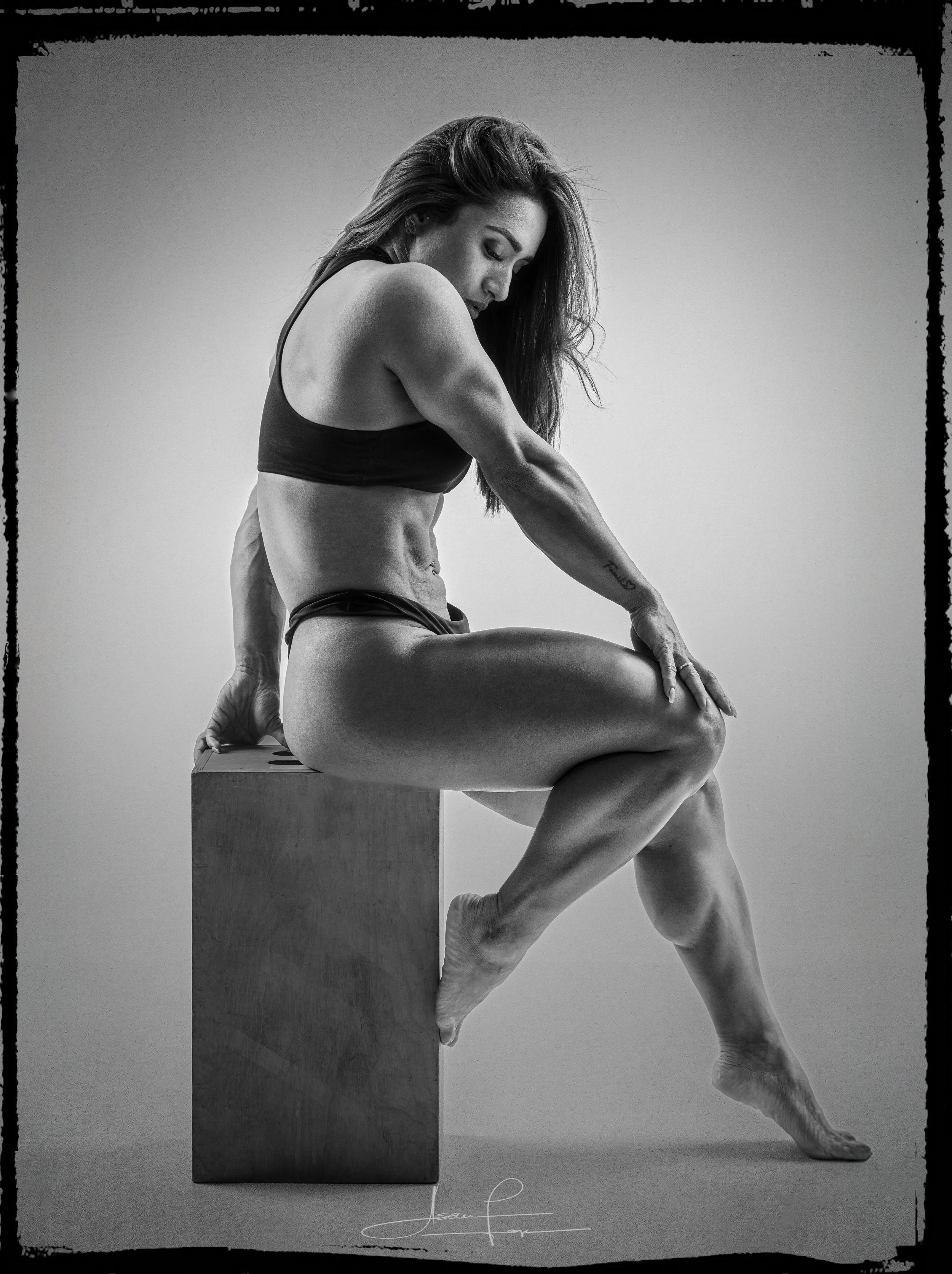 Crunch BNW fernanda Singed.jpg