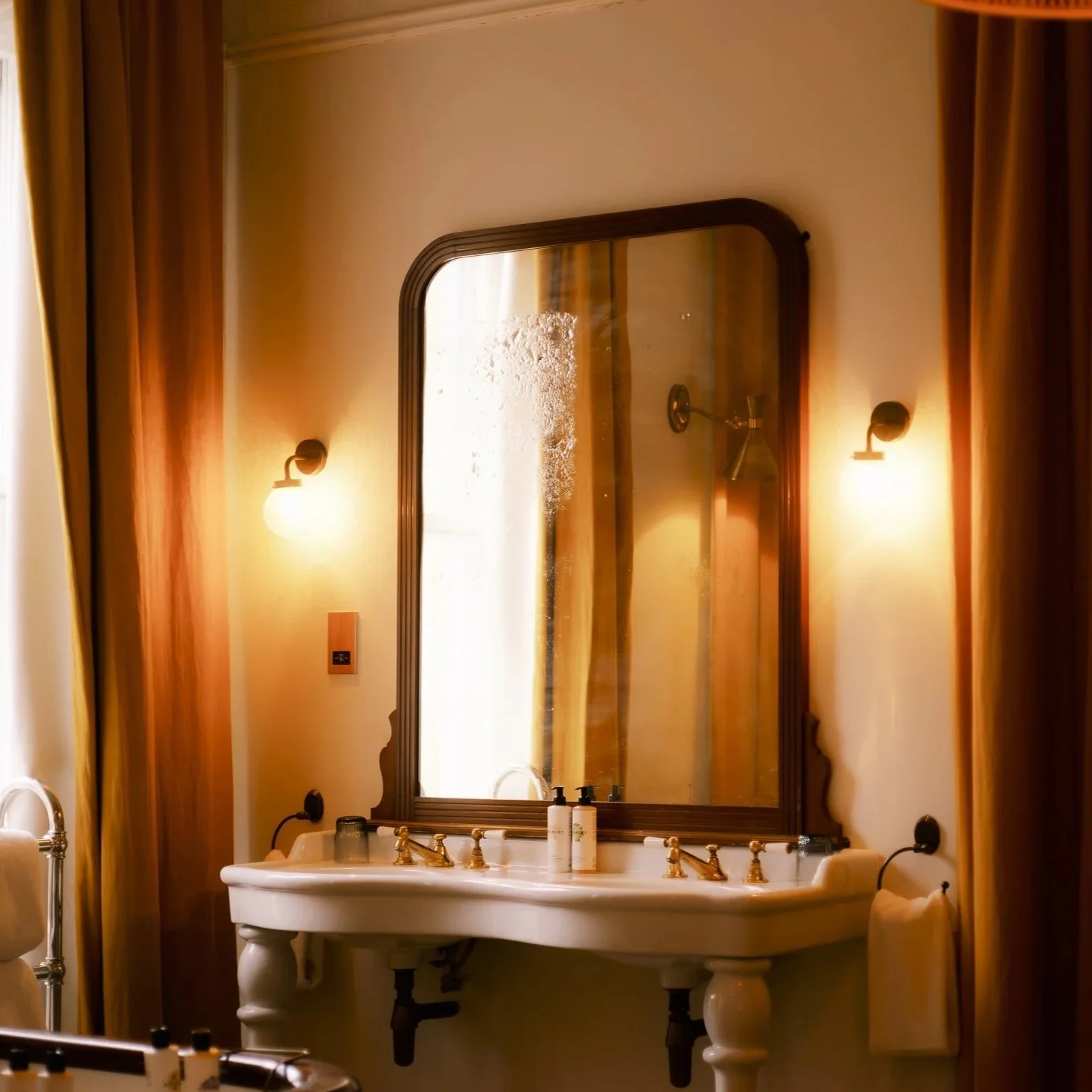 18.+Artist+Suite+-+Sink+2.jpg