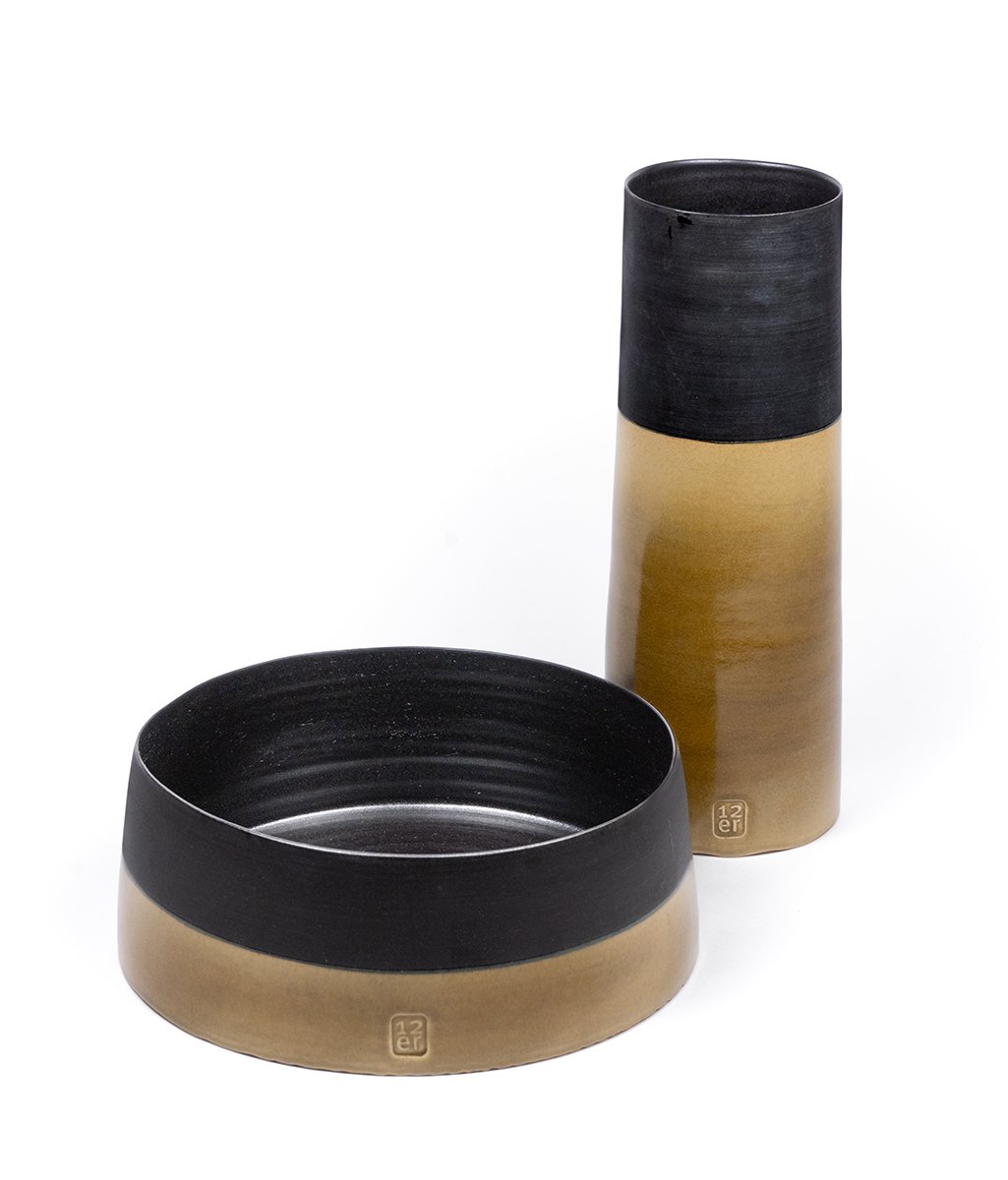 Flat bowl and vase - black slip, Temmoku and bamboo color glaze/ vase about 45cm Foto: S. Kuttner