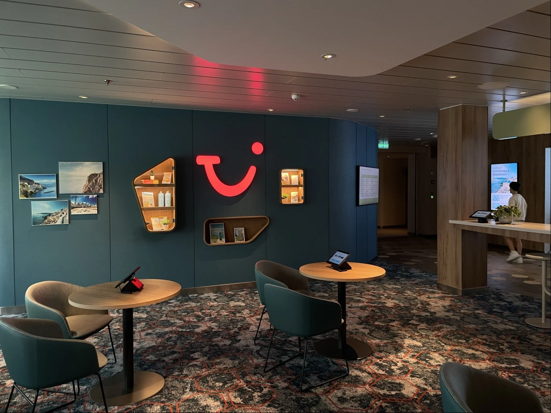 TUI red ledsign.jpg