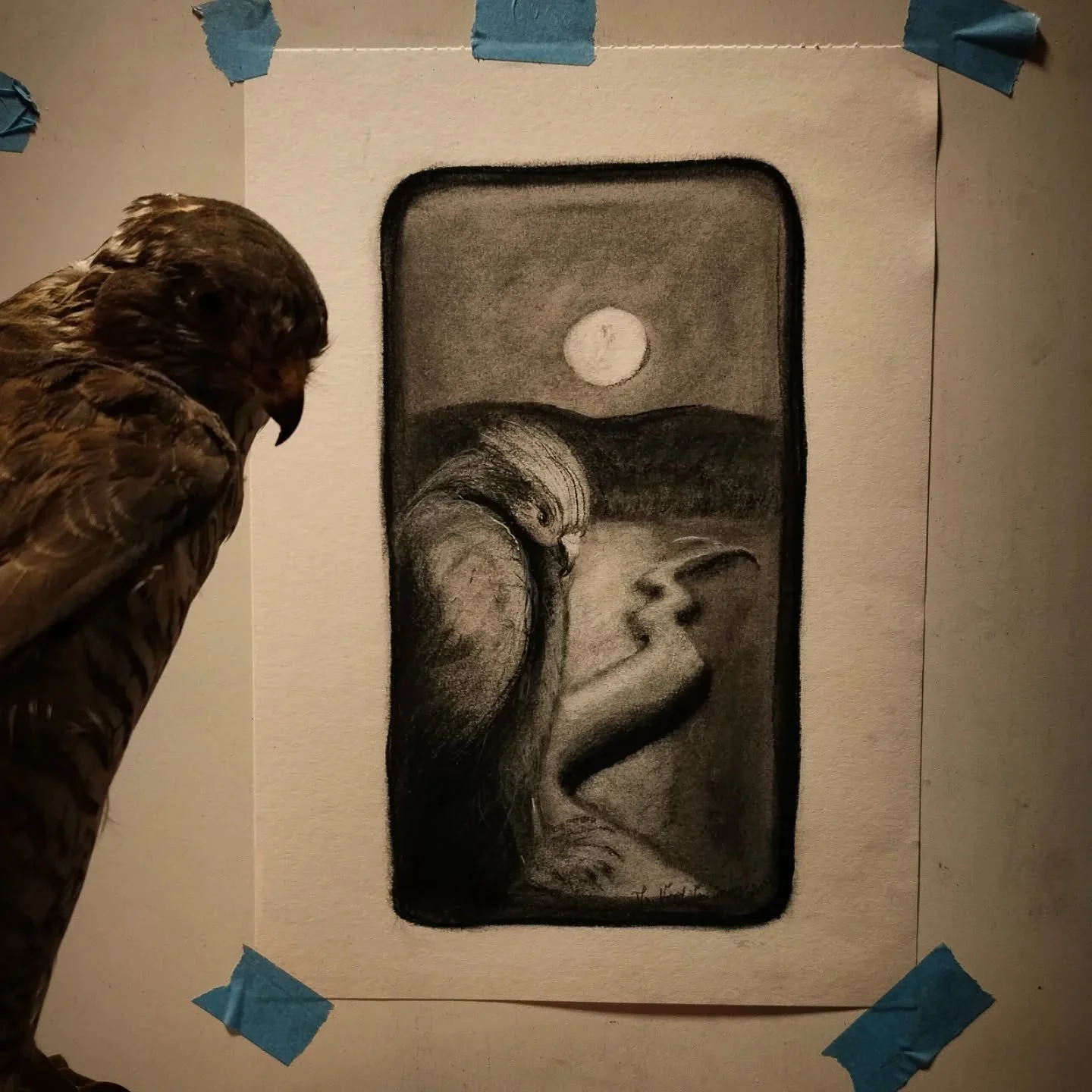 &ldquo;Ekko&rdquo;

Han hadde funnet en solid gren, 
den var s&oslash;lvgr&aring; &ndash; full av kvae!
N&aring; &oslash;nsker han seg bare &eacute;n &ndash; 
og noe som kan vare

Helt til haukeskrikets ekko finner frem til denne ene, 
sitter han i e