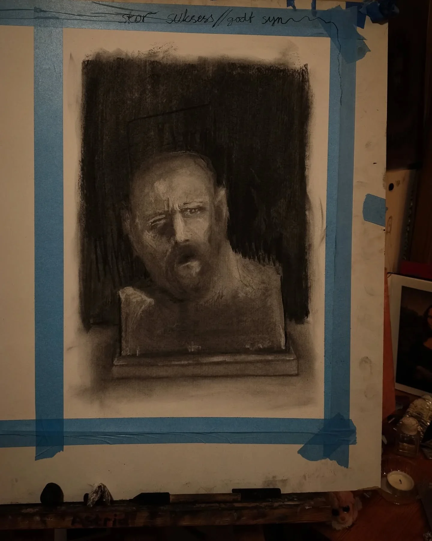 Skisse
Kull p&aring; papir