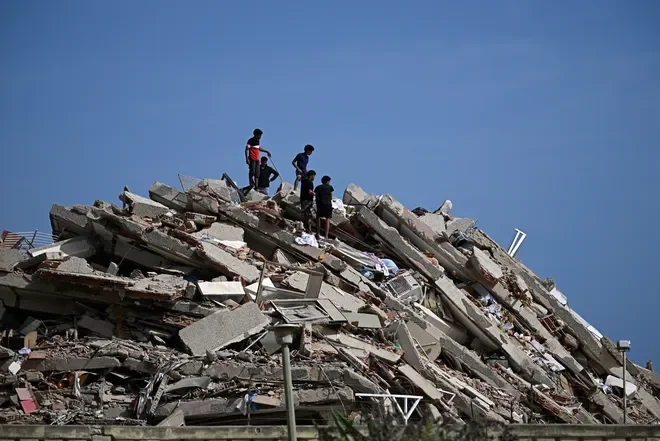 Venezuela: Searching for Life Amid the Rubble