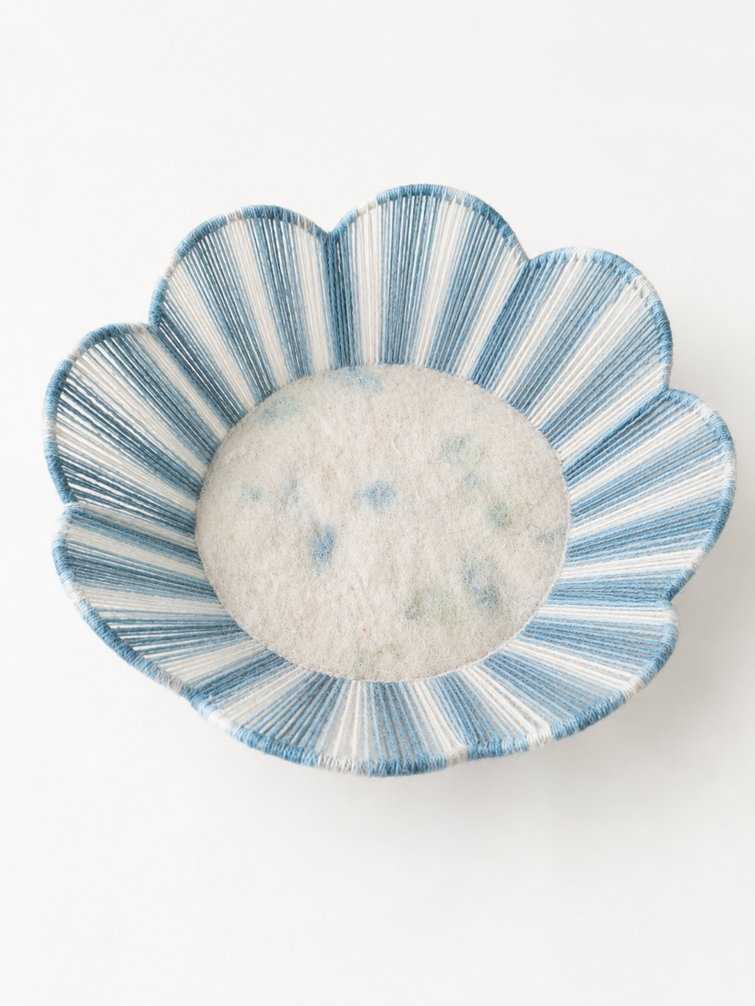 Corbeille fleur en laine