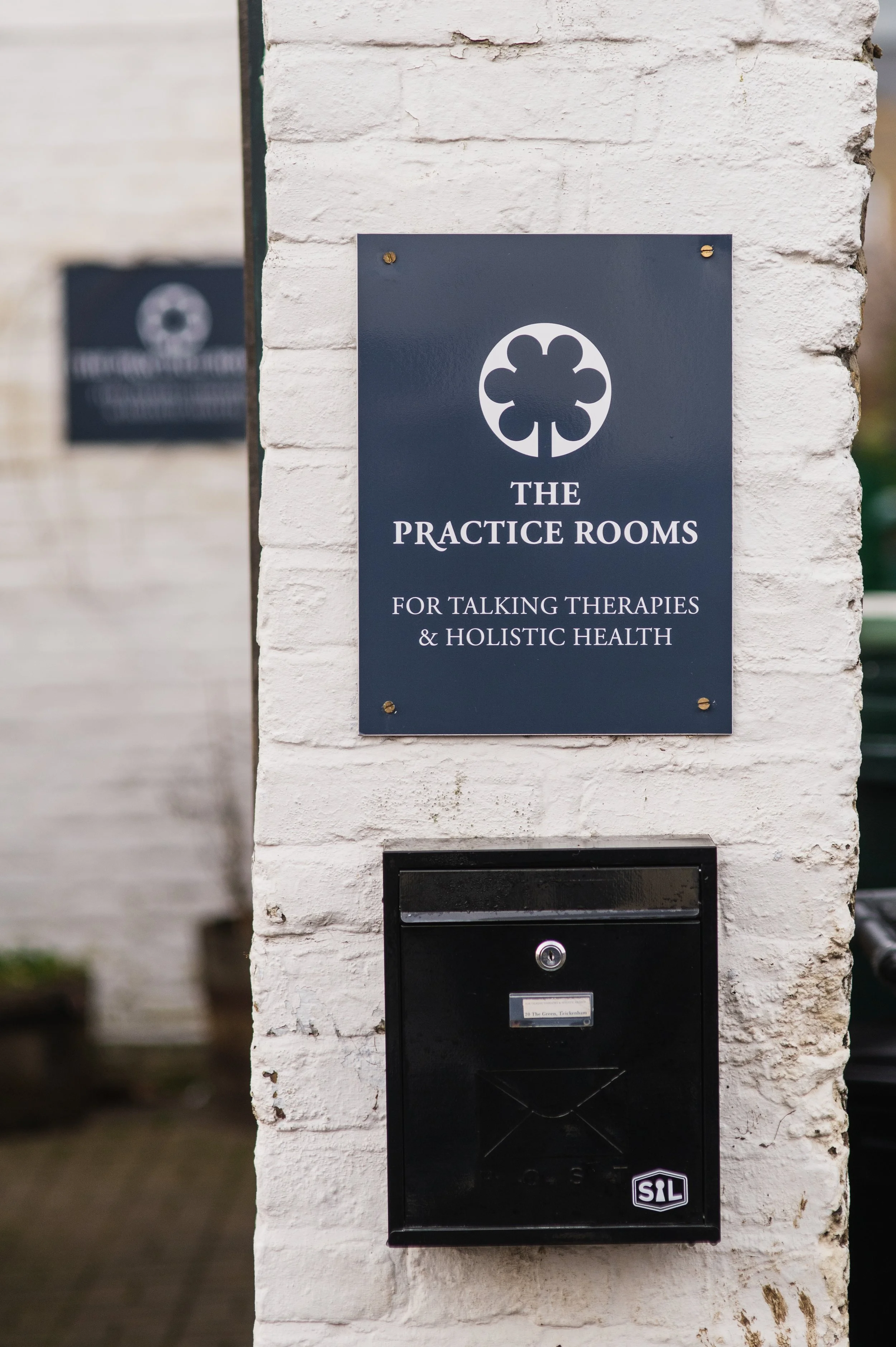 The entrance gateway to the Twickenham Practice Rooms, where I offer face-to-face counselling sessions.