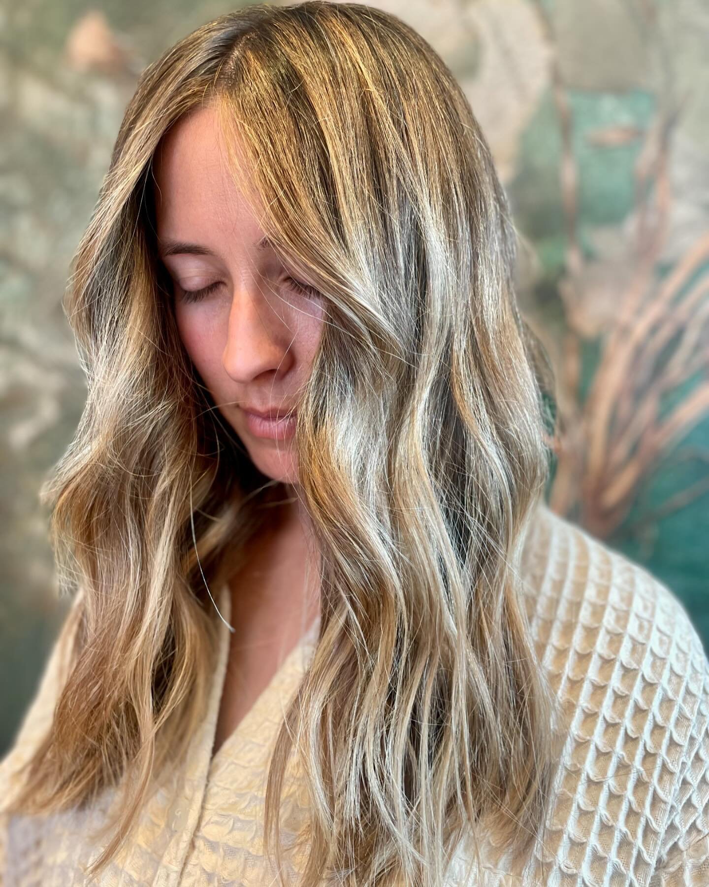 This beauty hadn&rsquo;t been to see me for a long time. Got the &ldquo;Glow up&rdquo; she was after, I love these transformations! 
.
.
.

#balayage #handpaintedhair #bronde #beachyhair #marinhairstylist