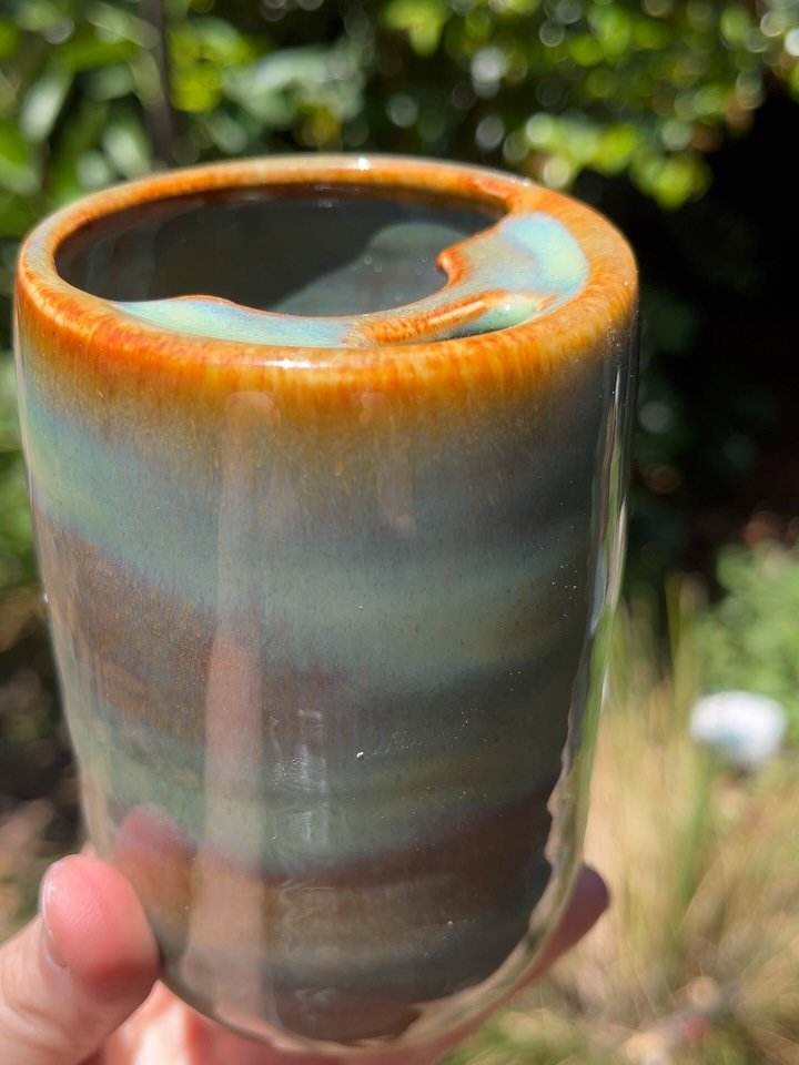 This is the story of the Aurora glaze.
This glaze defeated me entirely.

The original test tile and the test mug (2&amp;3 slide) didn&rsquo;t gave me the &ldquo;aurora&rdquo; effect. The Aurora mug (slide 1) happened by serendipity when I tried to re