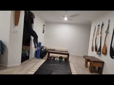 PULL UPS with HANGING KNEE TUCKS