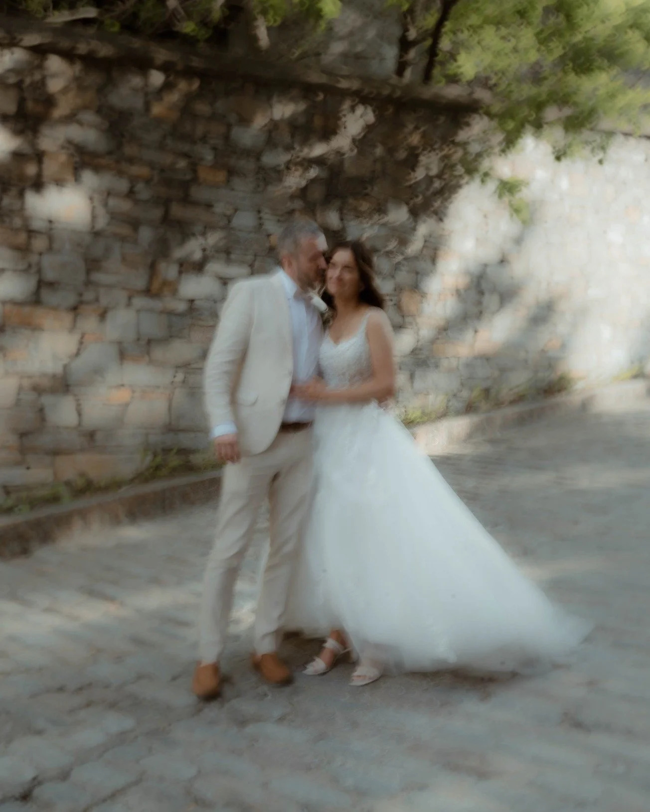 &laquo; Like the first man
I was cut so deep by heaven's knife
When I awoke from my sleep
Oh my Lord, she's beautiful
Walking up to me
Oh she's wonderful, standing next to me
Oh she's all
All that I could need, yeah
She's beautiful, she's a part of m